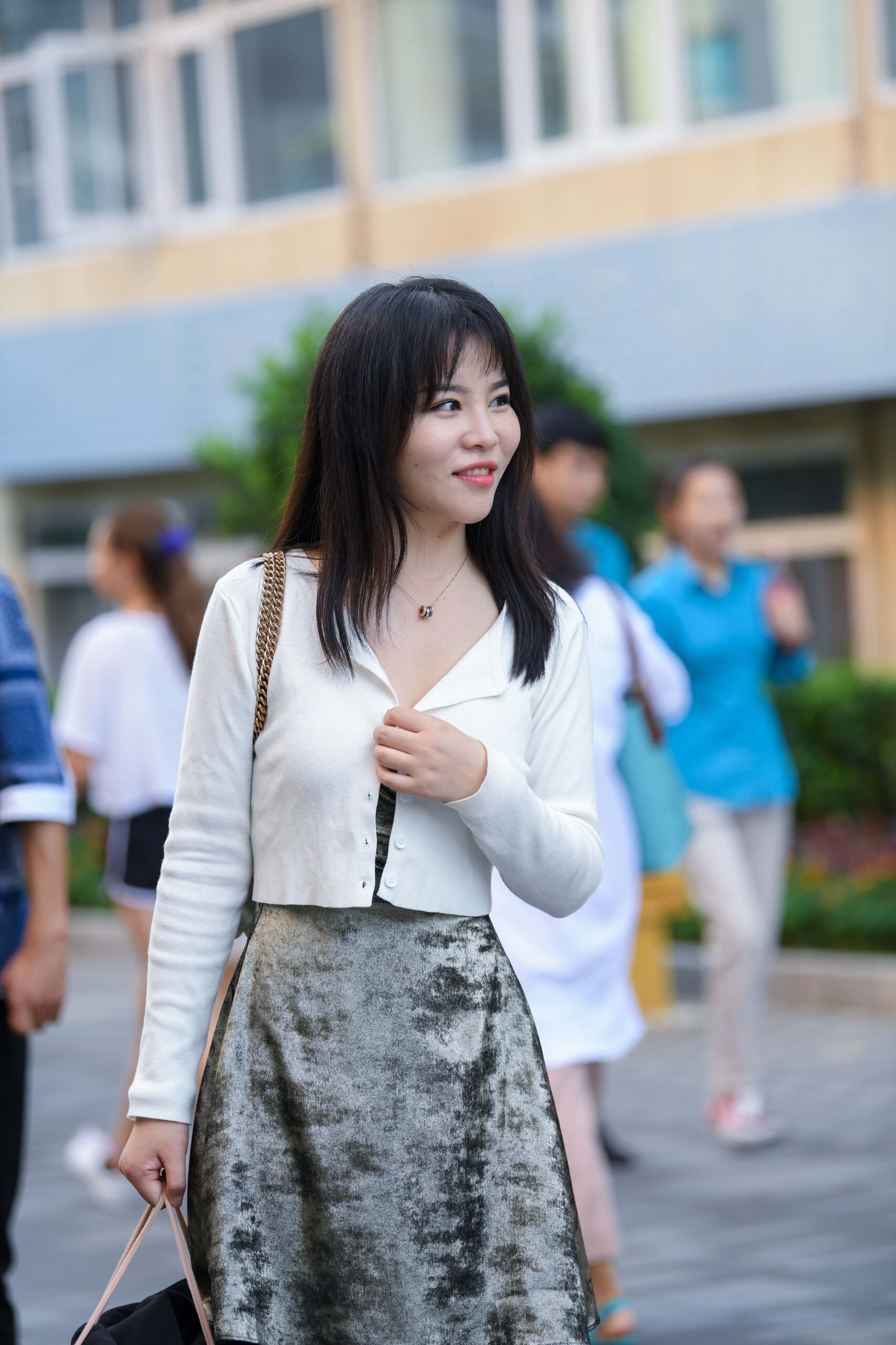 GS-K081 V领开口美女[72P 768M]