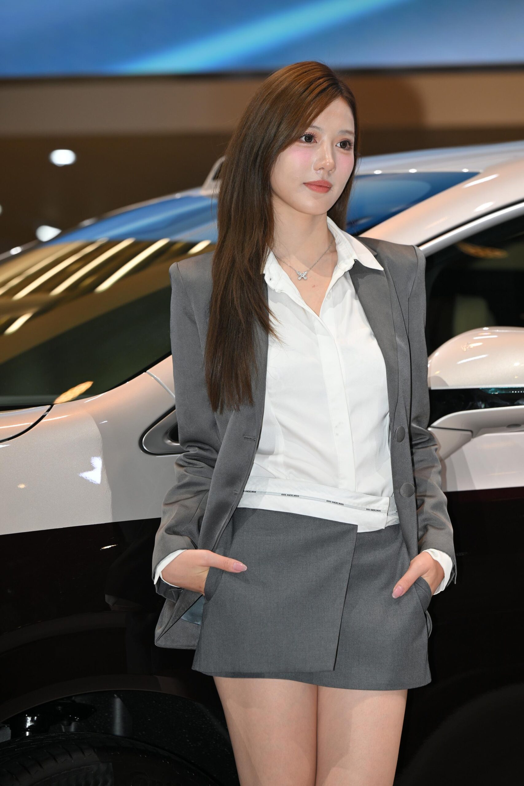 No.9567 网红美女牛牛OL制服 [89P-1.69GB]