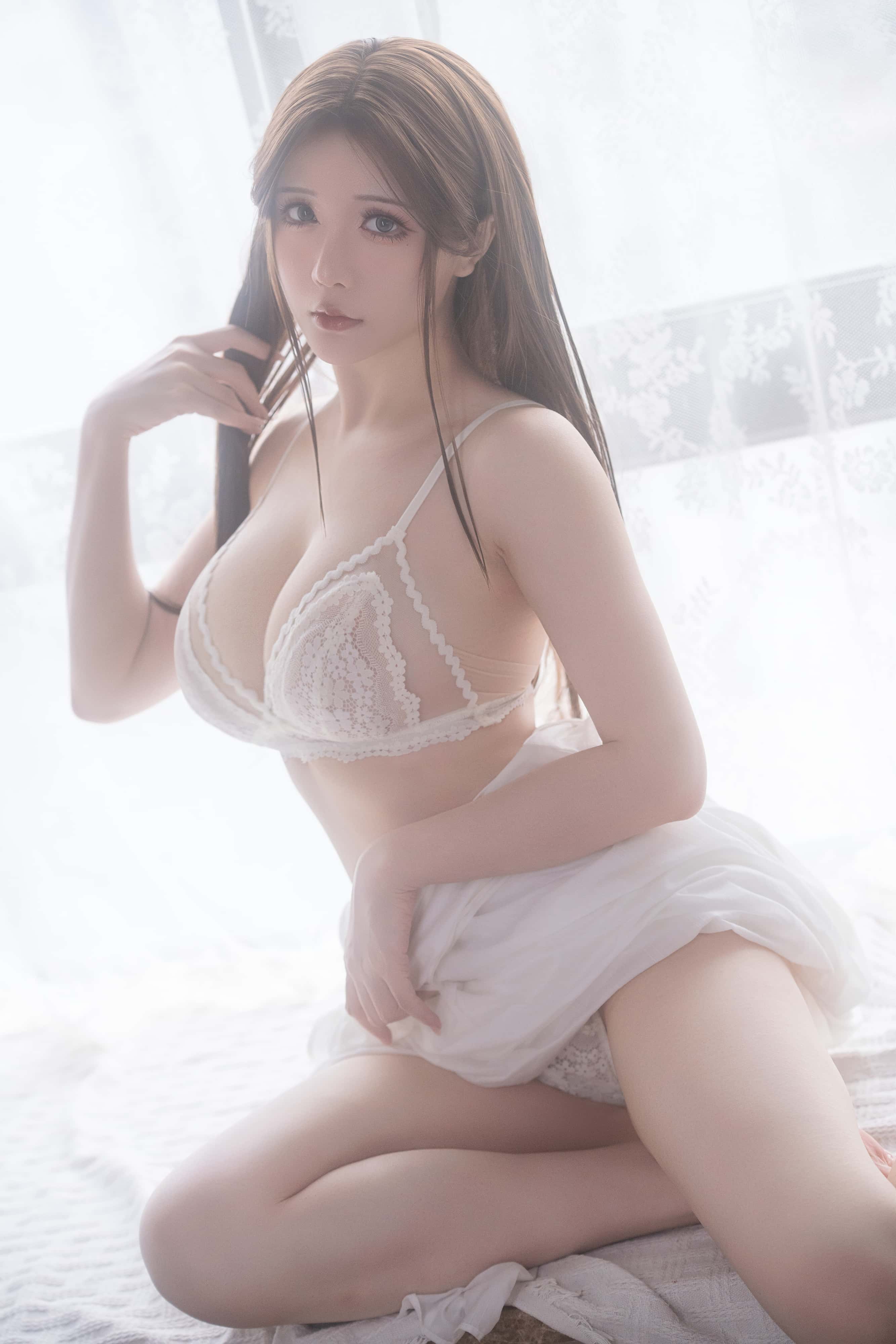 Coser小姐姐星之迟迟 - 雨天的奇妙偶遇 [100P1V-1.03GB]