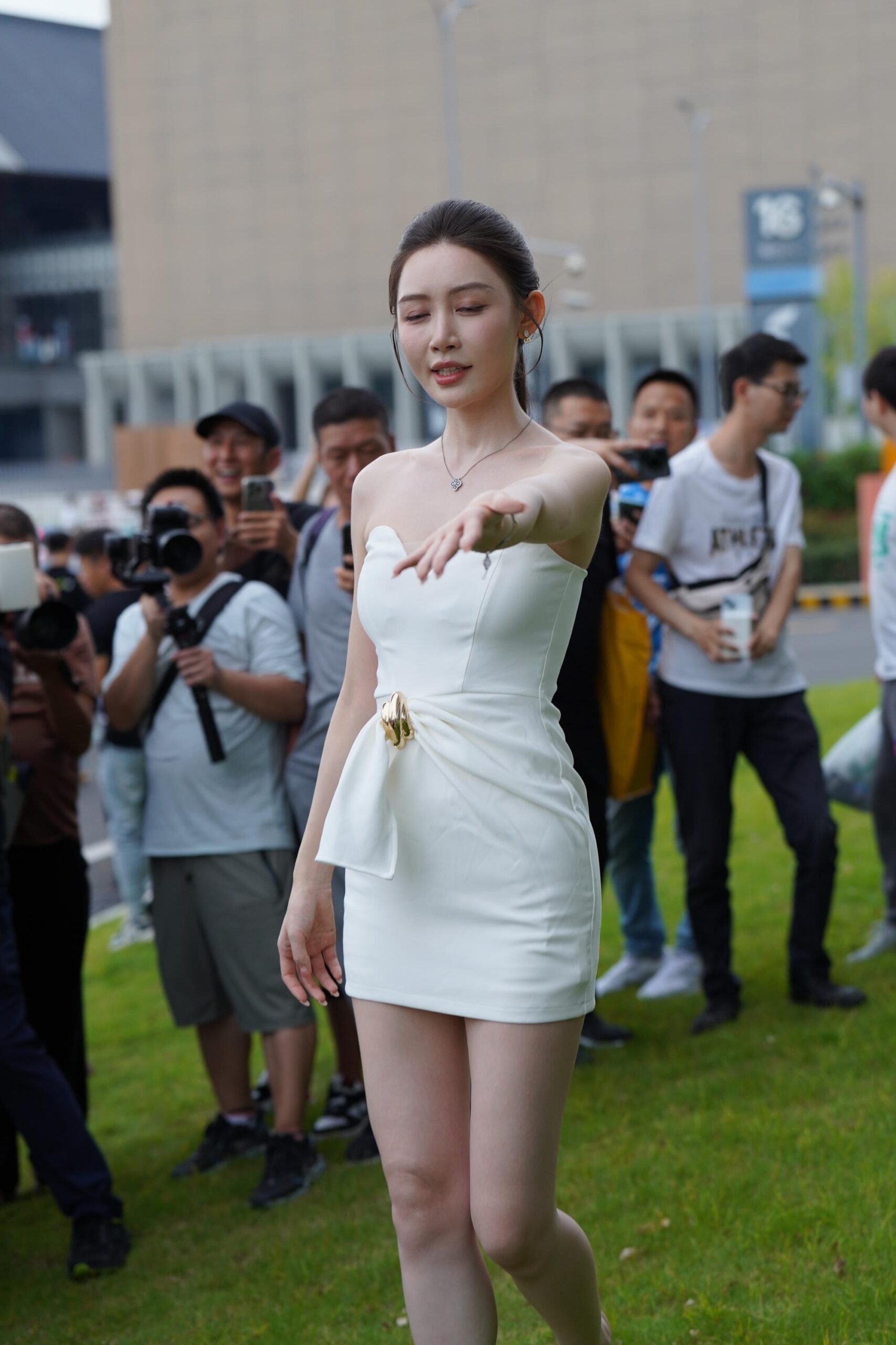 No.9602 一袭白裙优雅气质（敏敏） [148P-2.34GB]