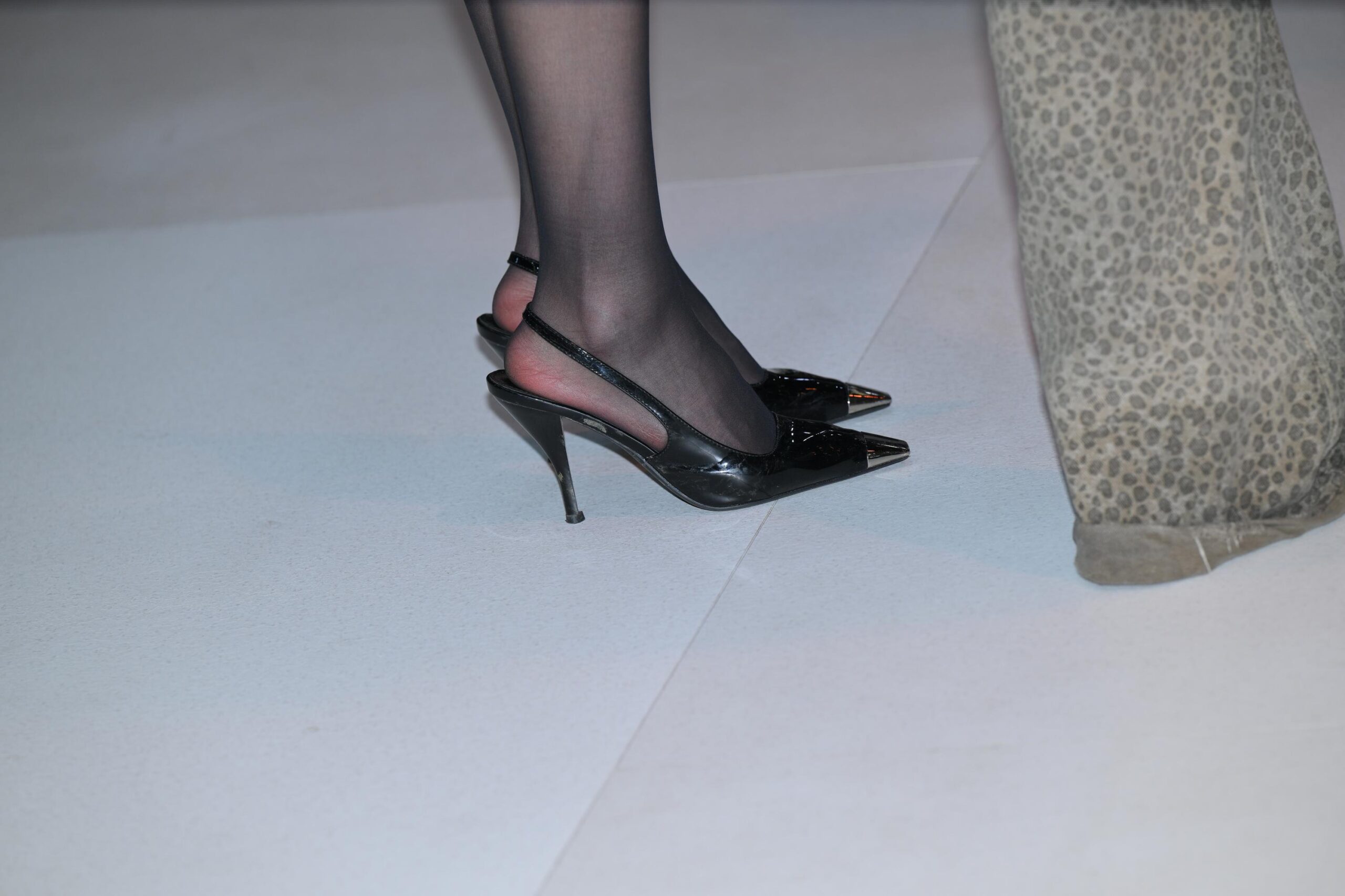 No.9606 气质黑丝长发 [59P-1.15GB]