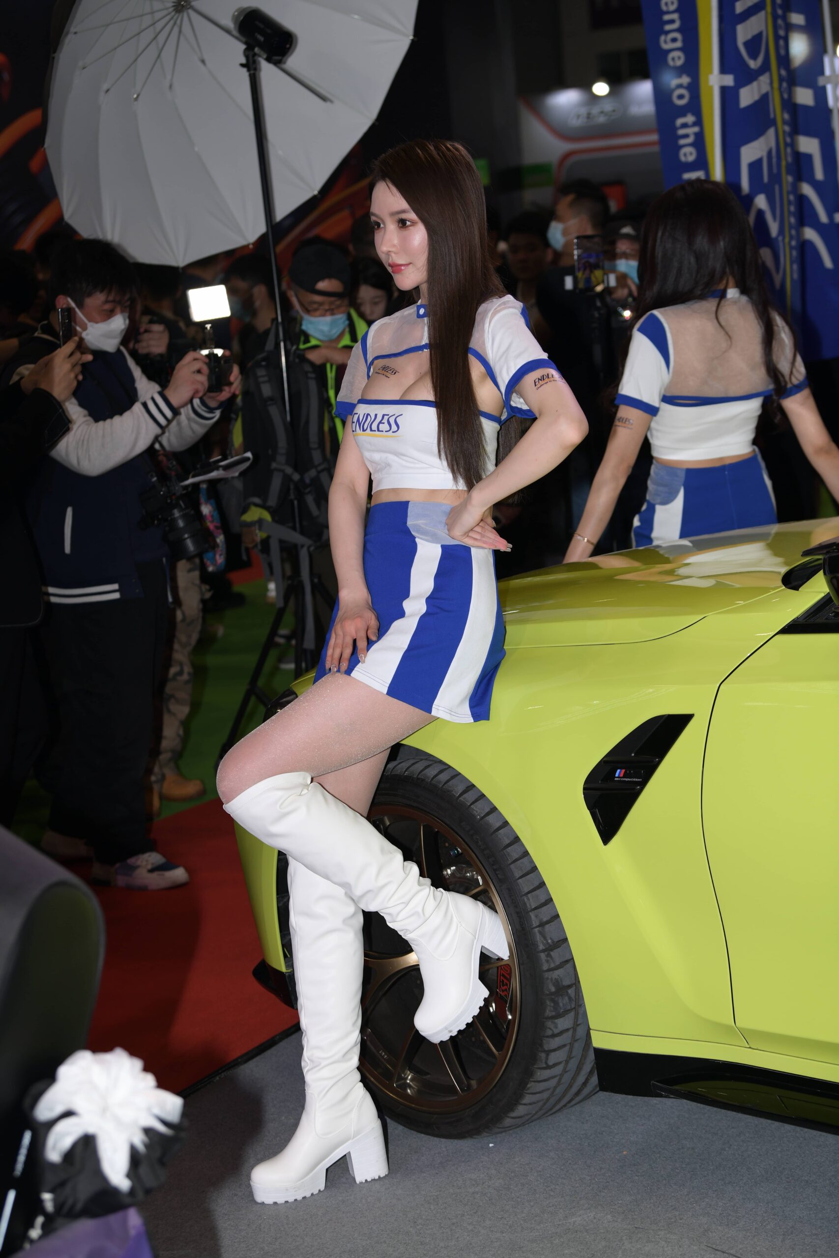 GS-T637 漂亮长靴车模 【89P1V 2.82G】