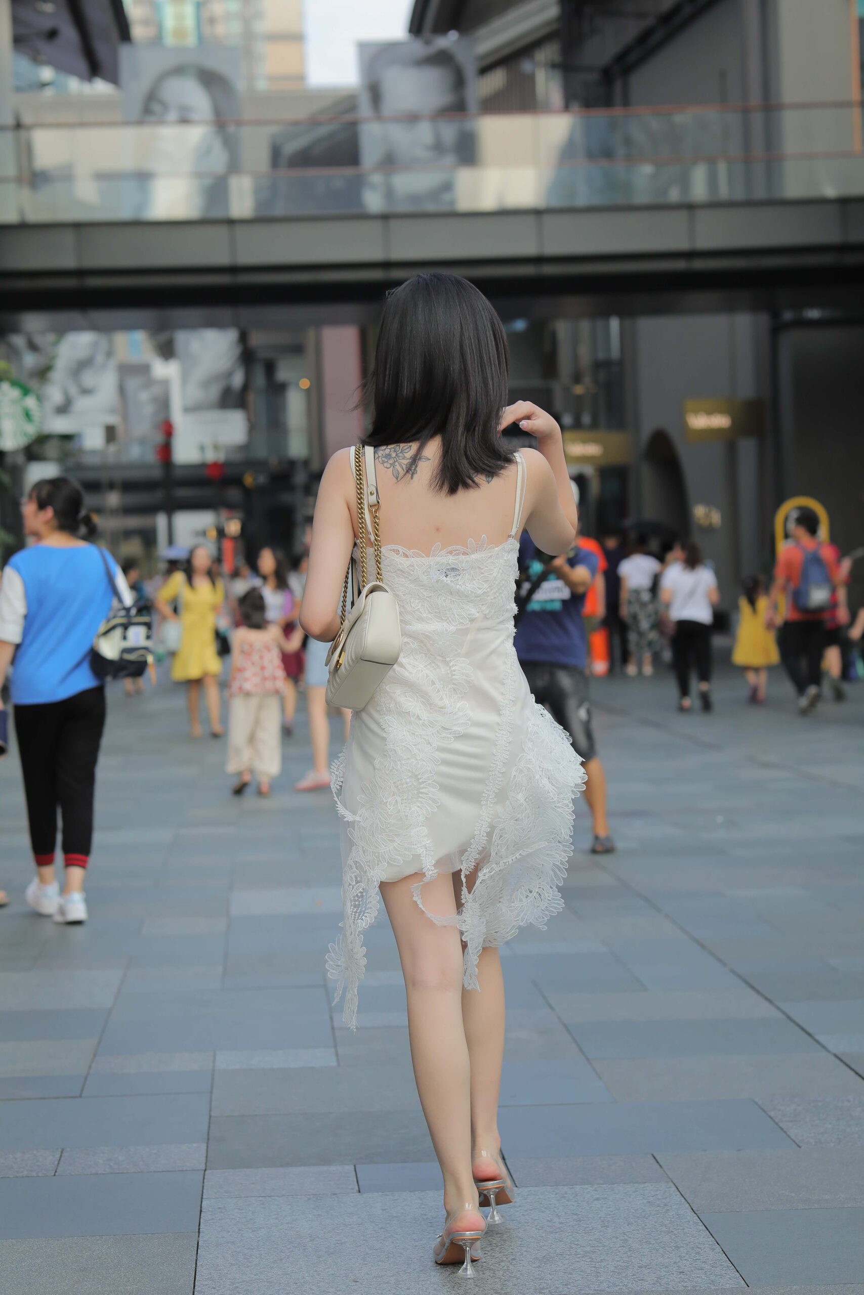 GS-T693 街拍漂亮甜美的白裙姐姐 【31P 260M】