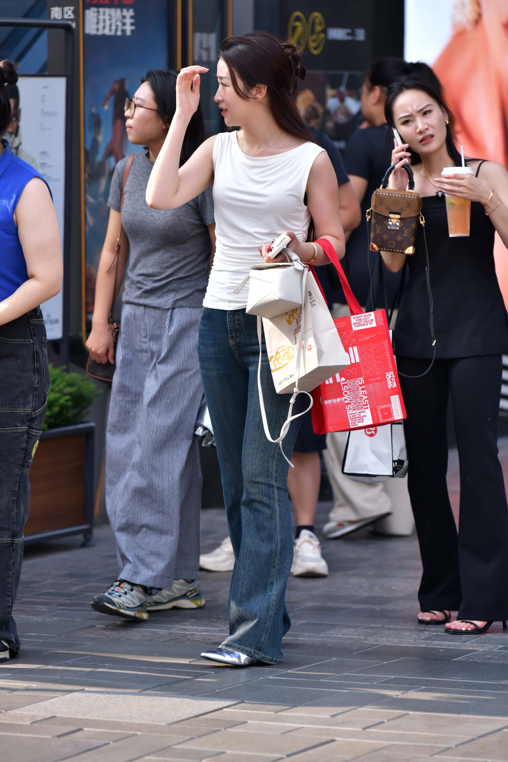 GS-T655 高挑藏蓝牛仔裤美女 【86P 1.60G】