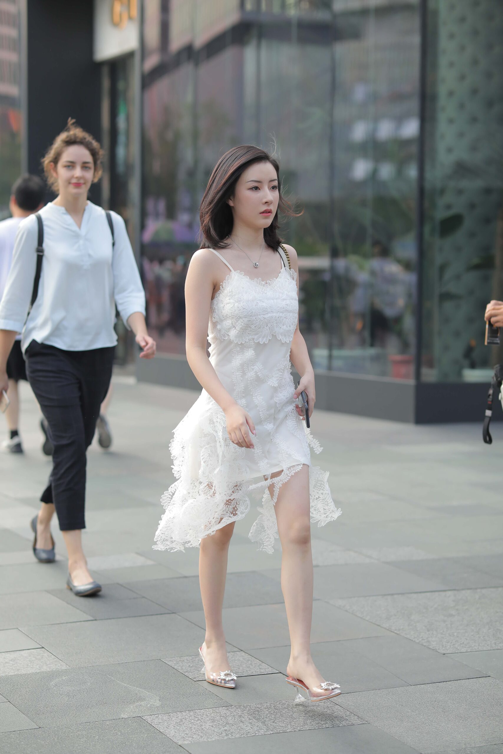 GS-T693 街拍漂亮甜美的白裙姐姐 【31P 260M】