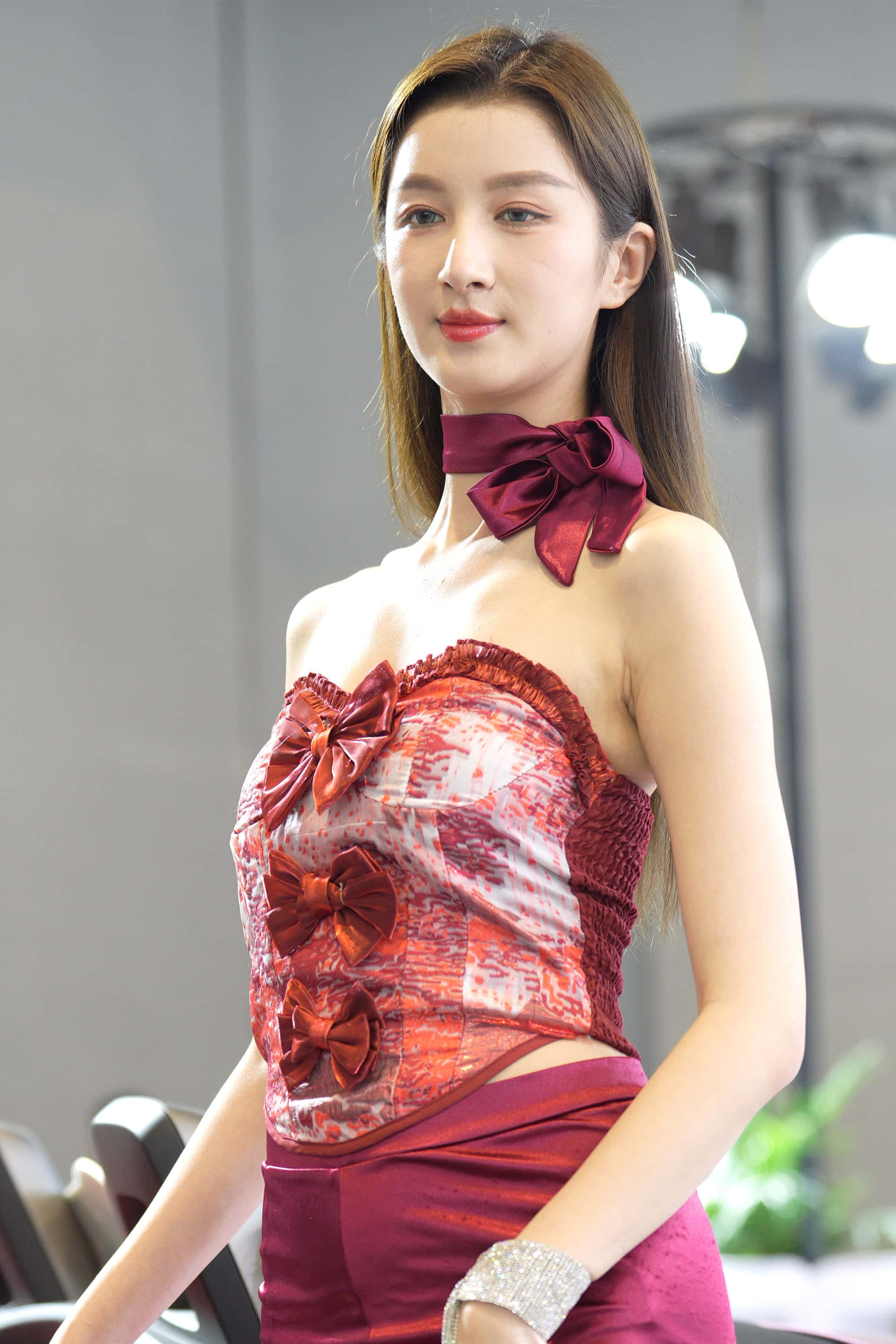 GS-T679   相机8K视频--红裙--宝月 【4分03秒  5.93G】