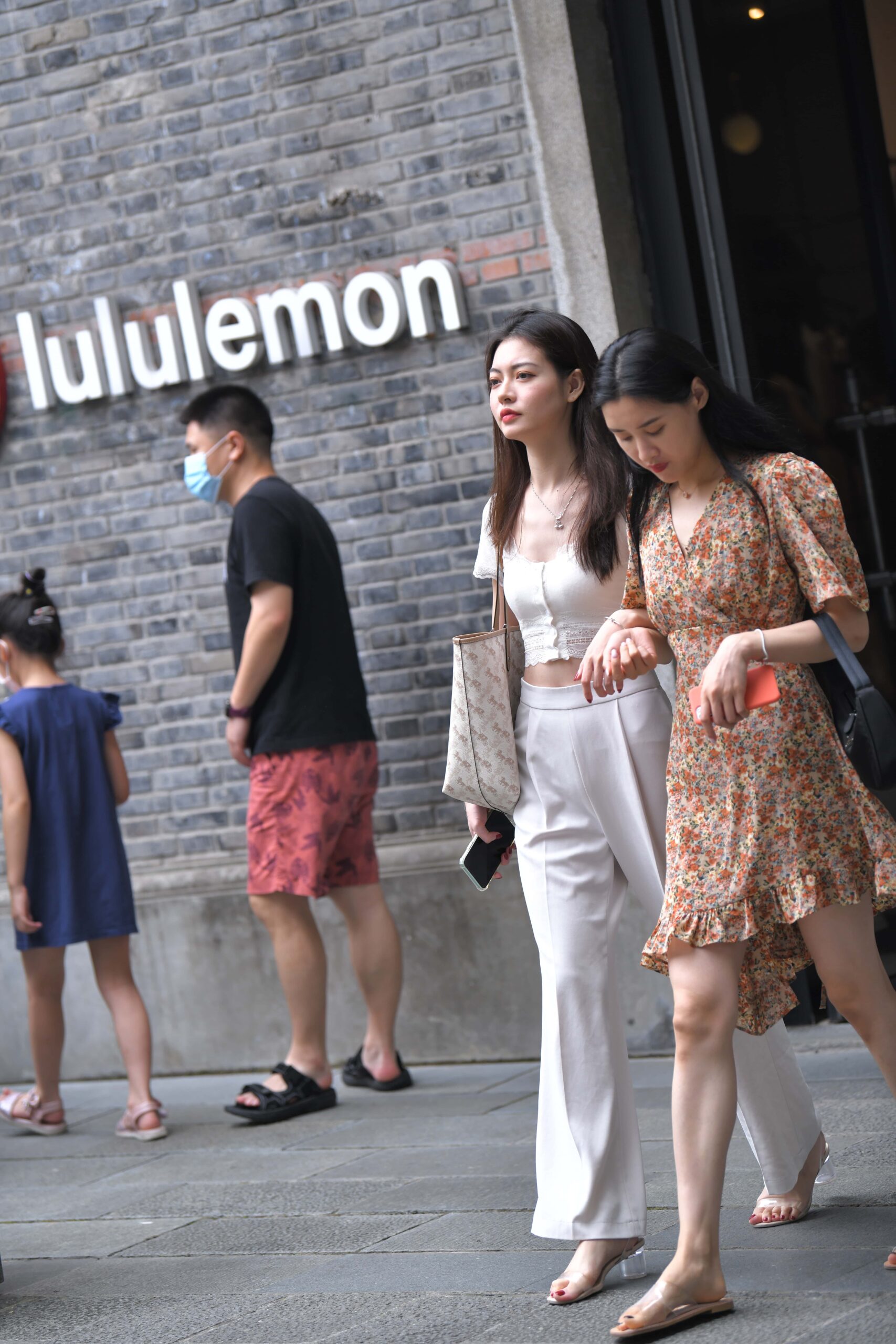 GS-T668 【咔喳赛帖】飘逸的白裤【66P  1.74G】