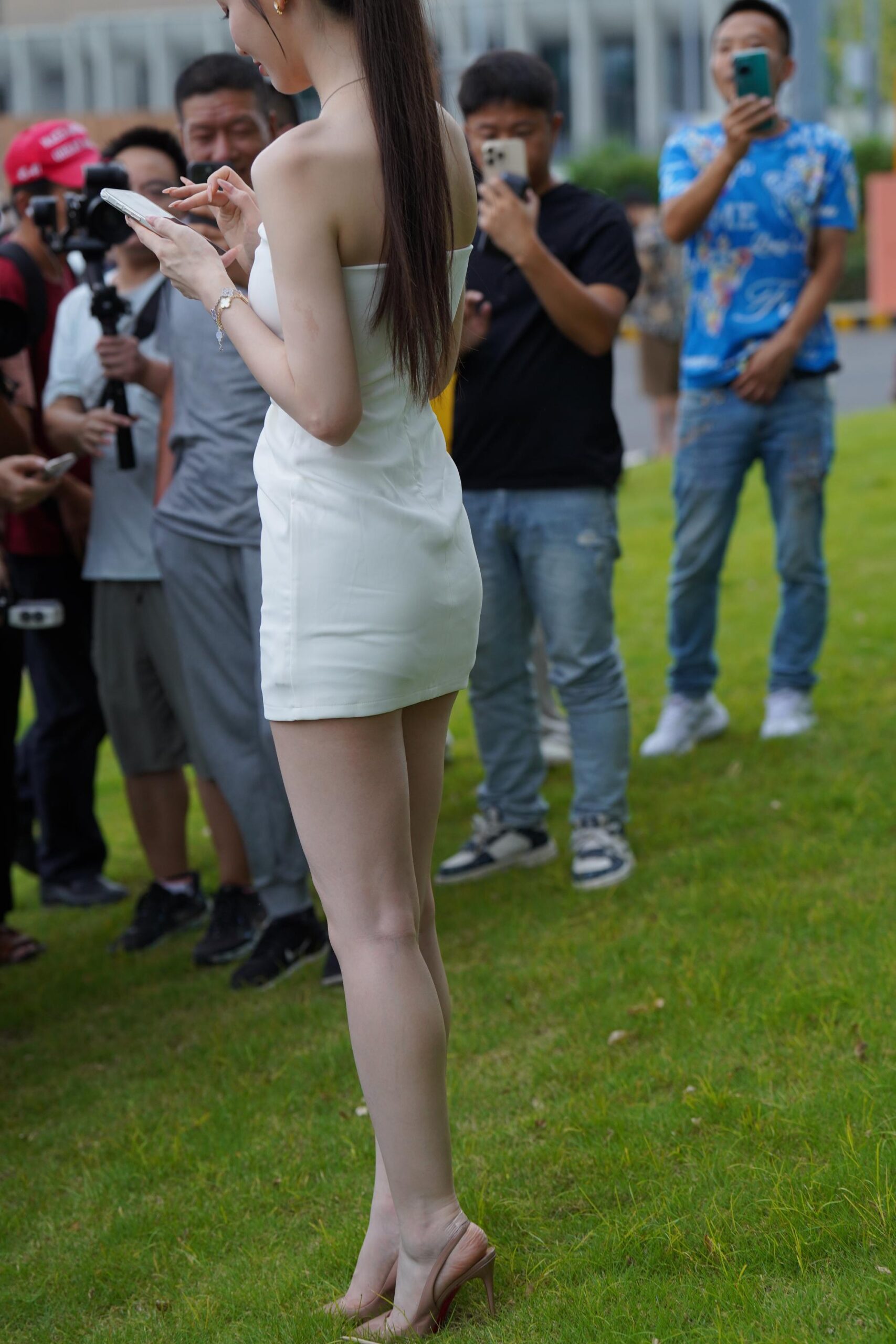 No.9602 一袭白裙优雅气质（敏敏） [148P-2.34GB]