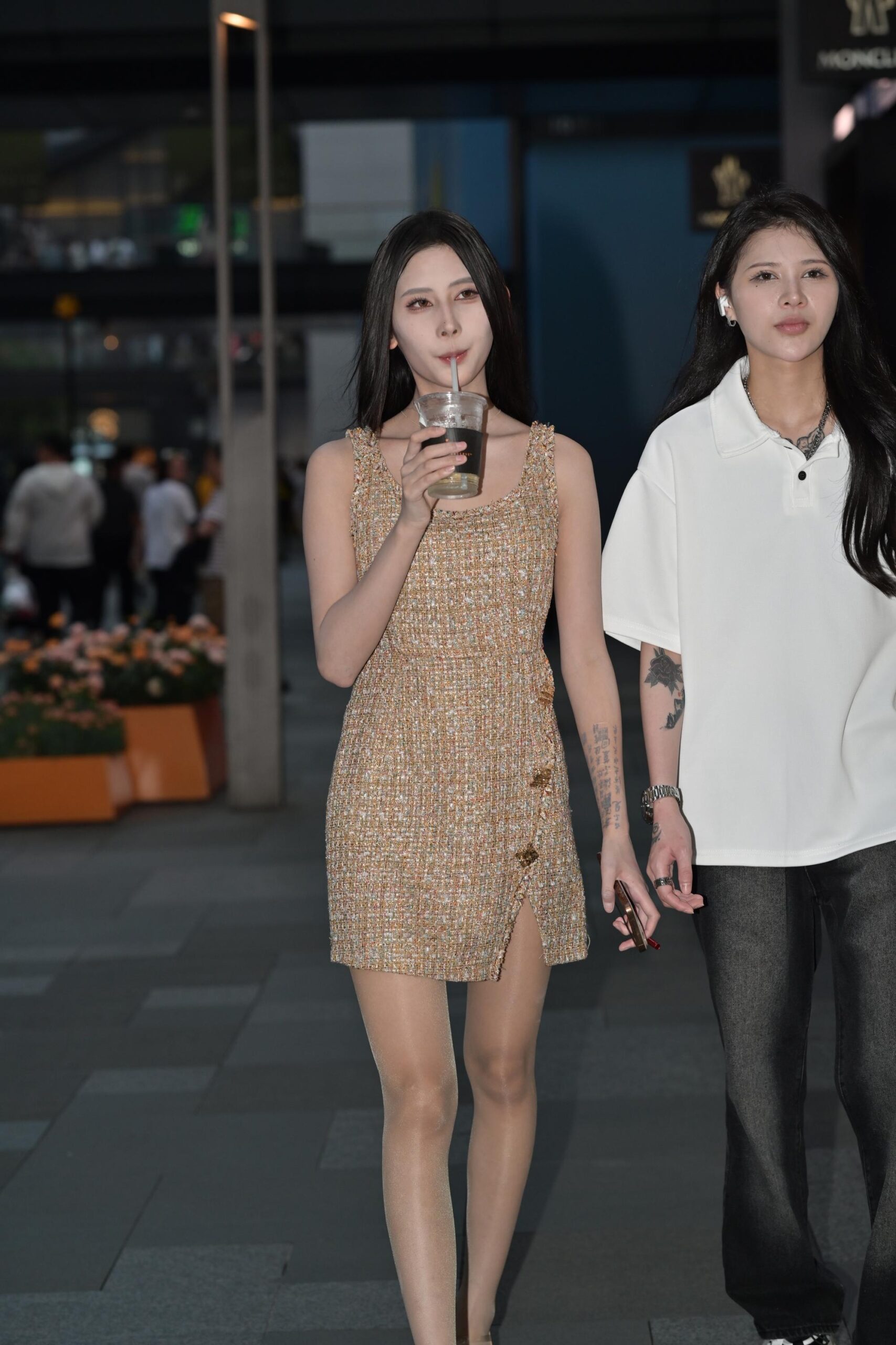 GS-X754  街拍喜欢穿R丝的高跟美女 【43P  0.99G】