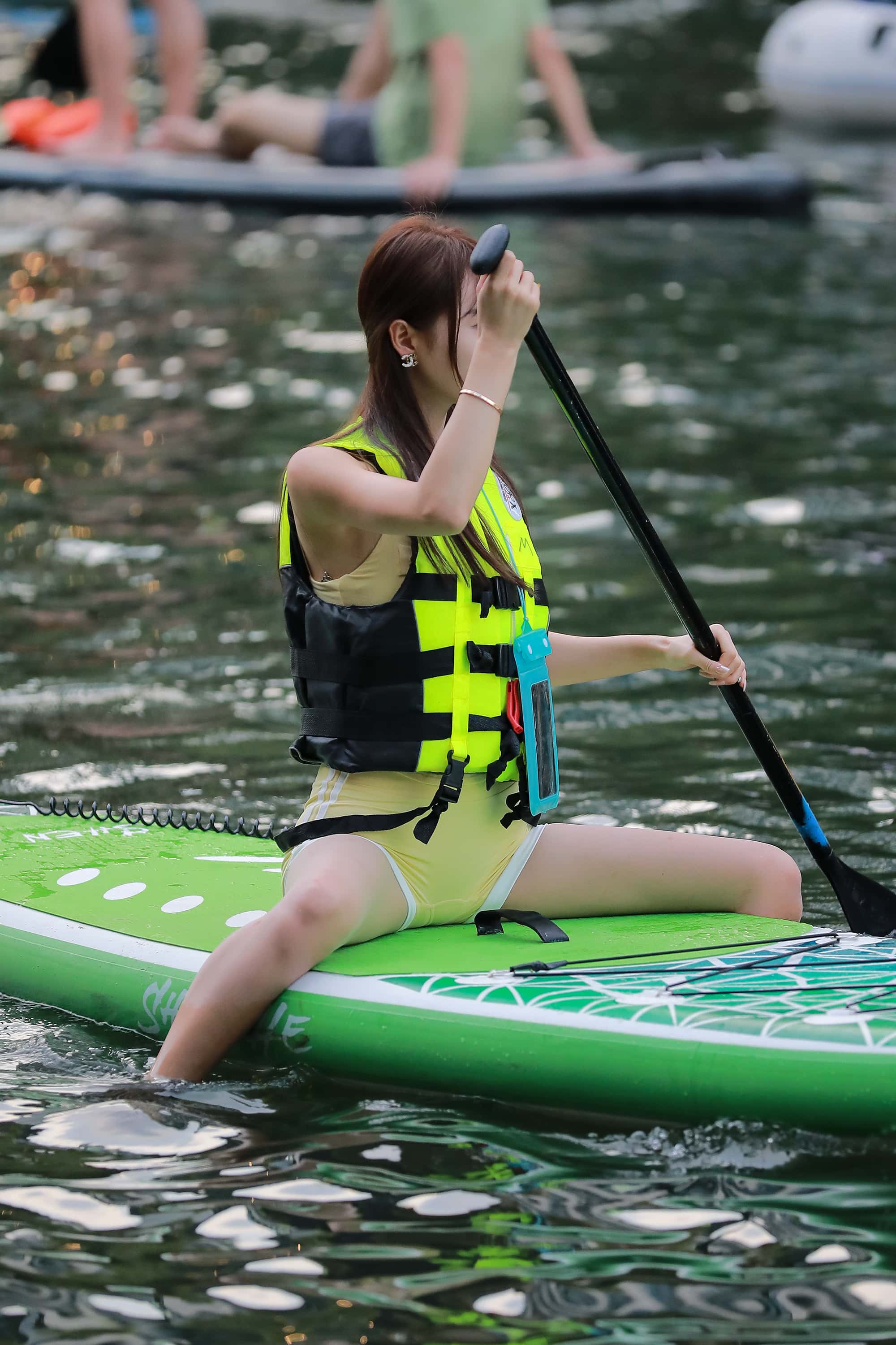 GS-X770 浆板泳装美女 【129P 1.48G】