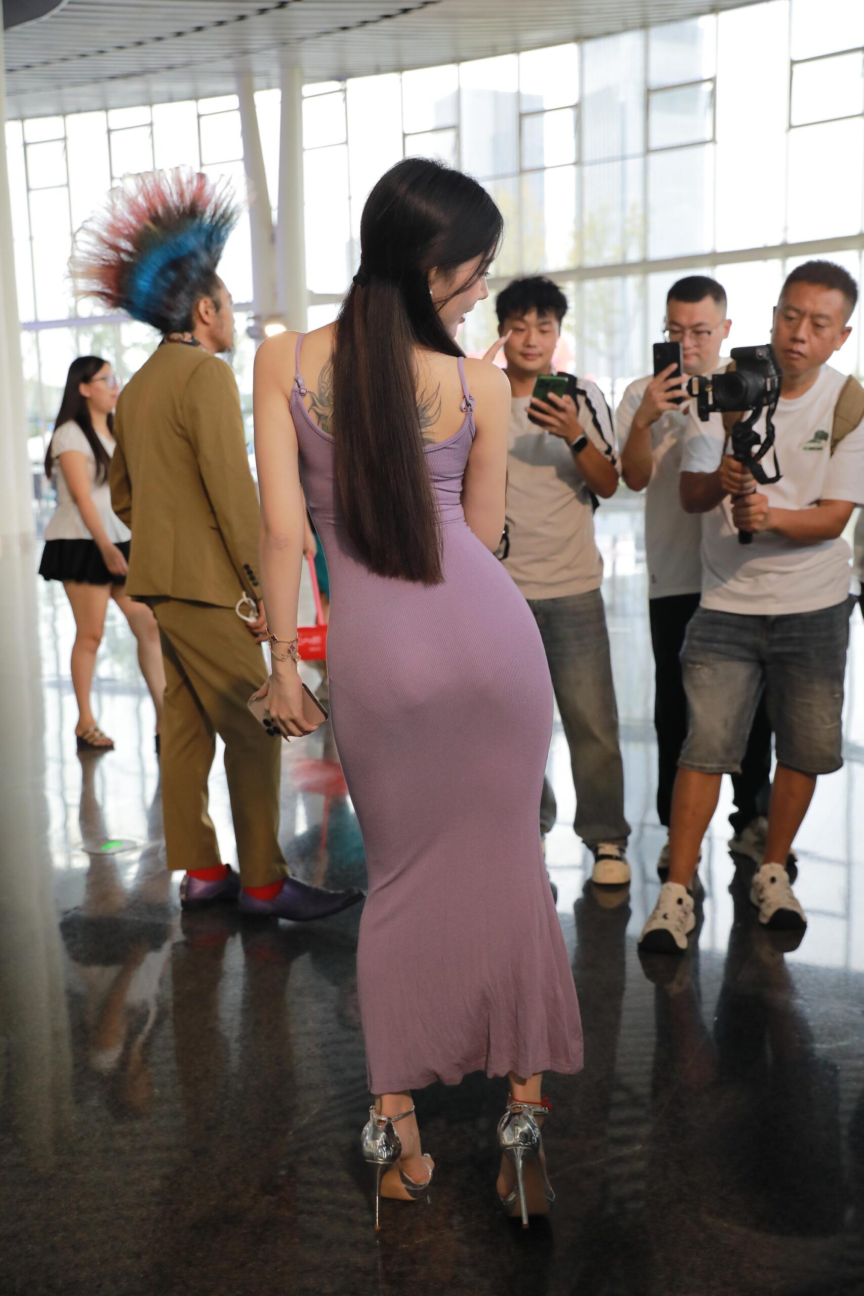 No.9725 紧身包臀裙美女 [148P-1.40GB]