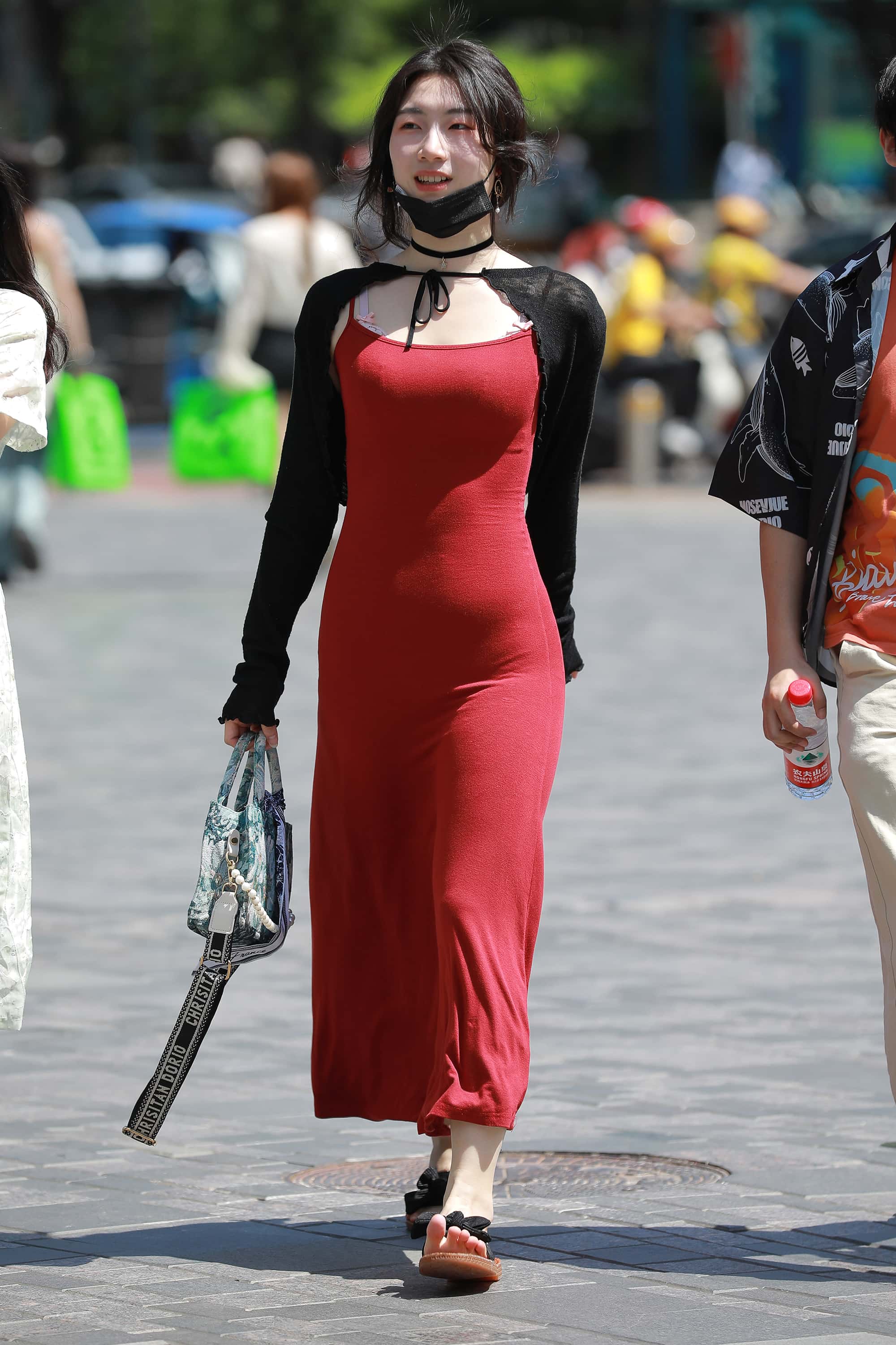 GS-X763 【玻璃街拍】红色紧身包臀裙 【67P2V 1.17G 】