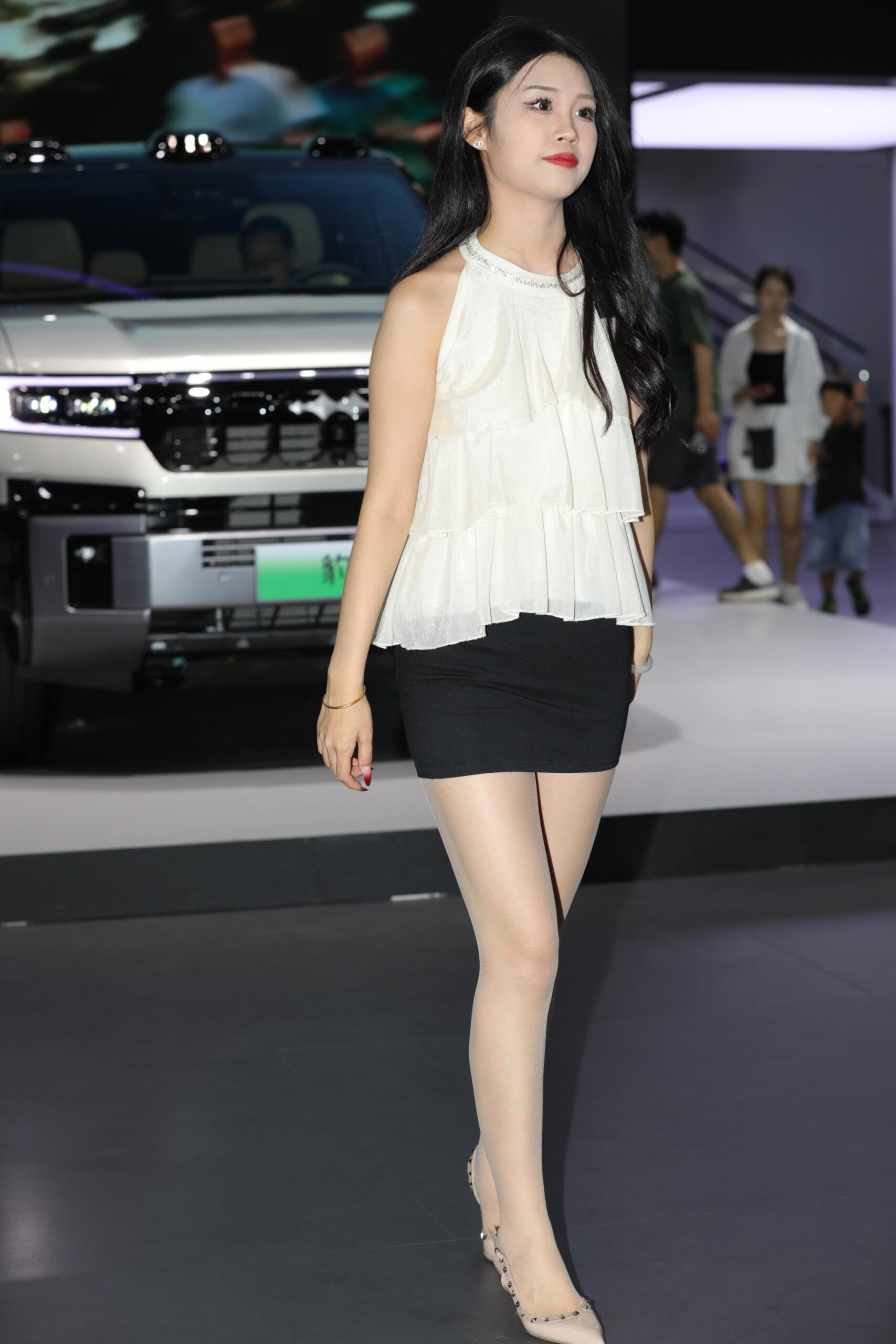 No.9614 黑白搭配温婉美女 [118P-921MB]