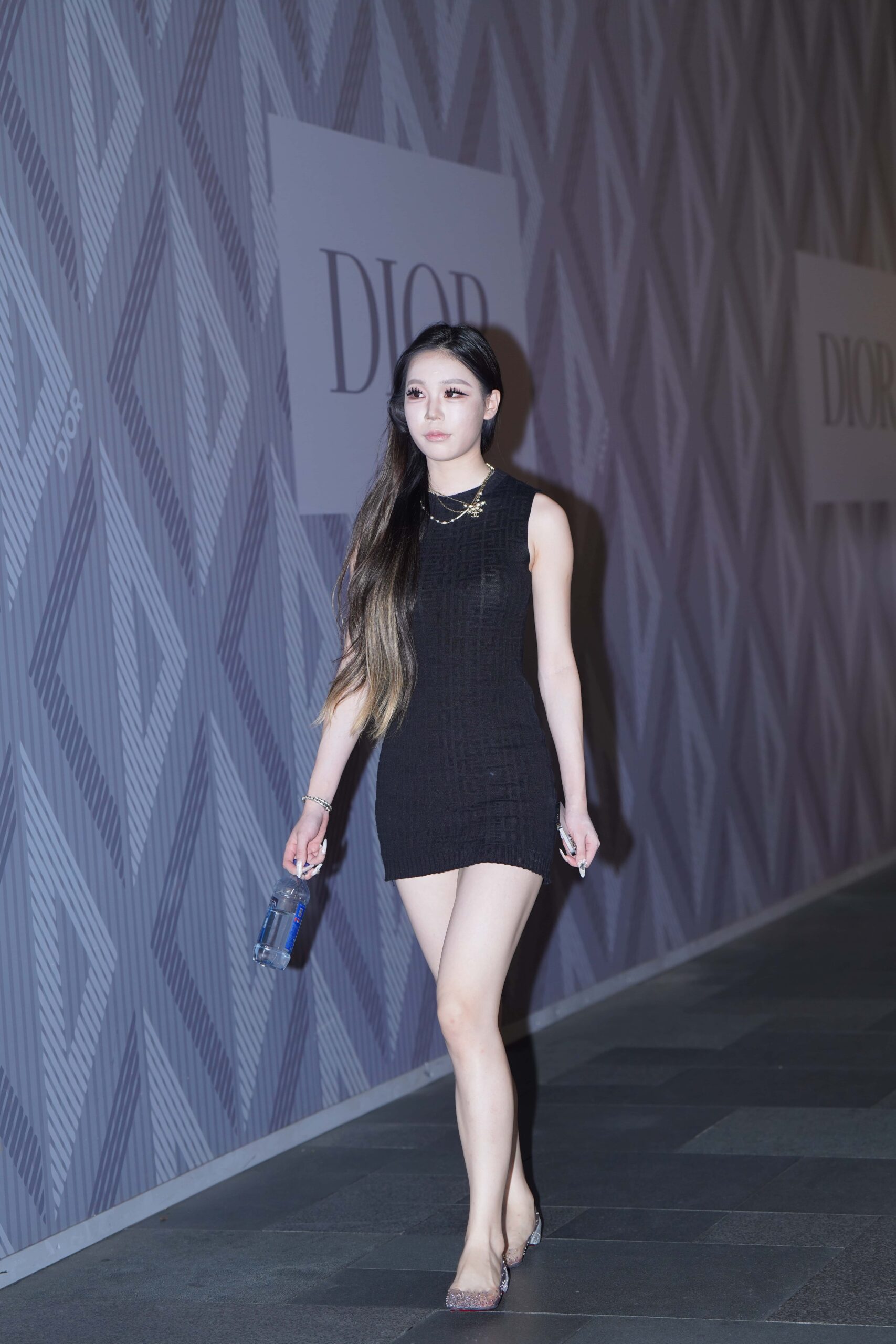 GS-T744  黑裙美腿 【92P  1.36G】