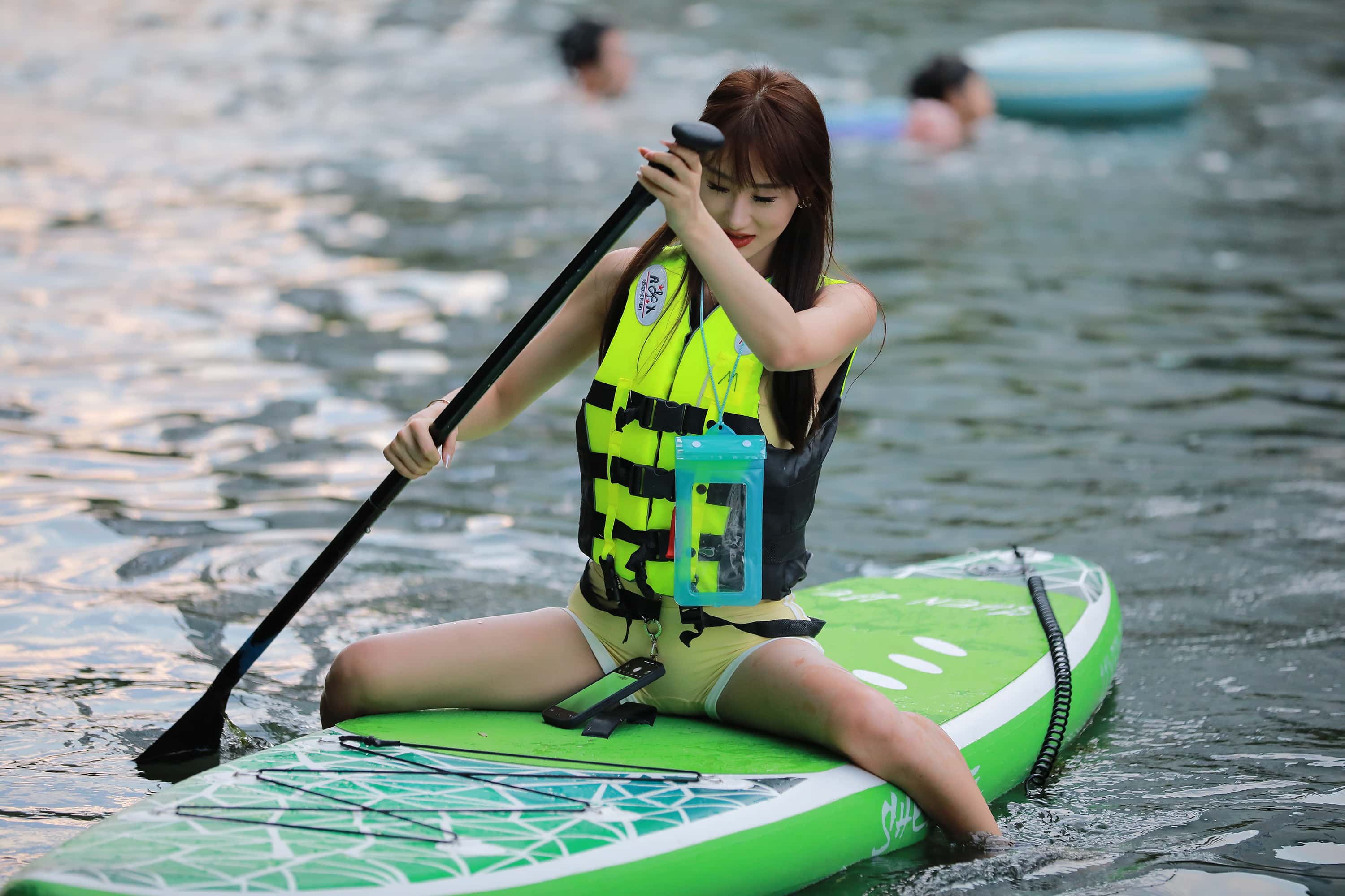 GS-X770 浆板泳装美女 【129P 1.48G】