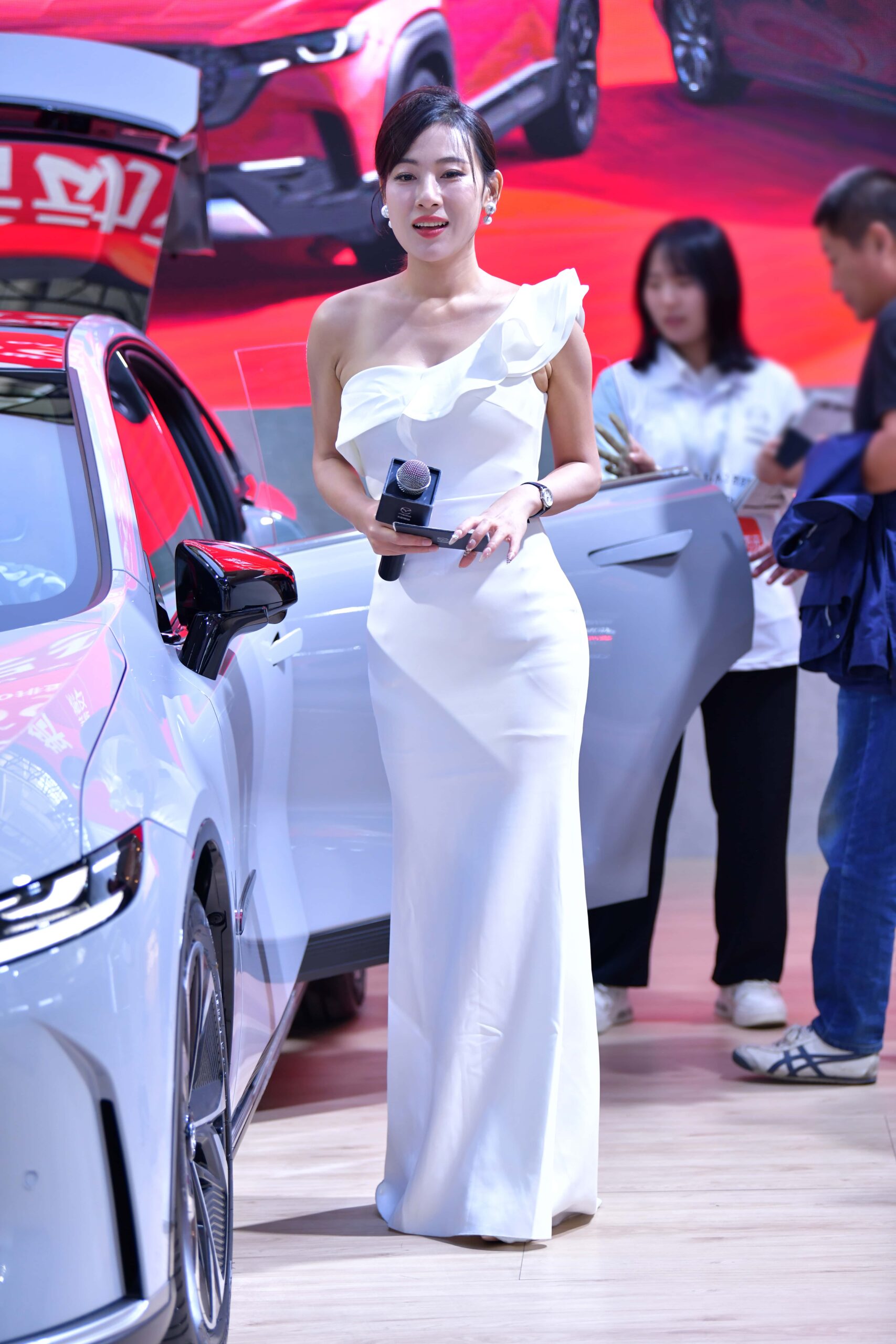 GS-T775  漂亮主持洁白长裙美女  【77P  1.37G】