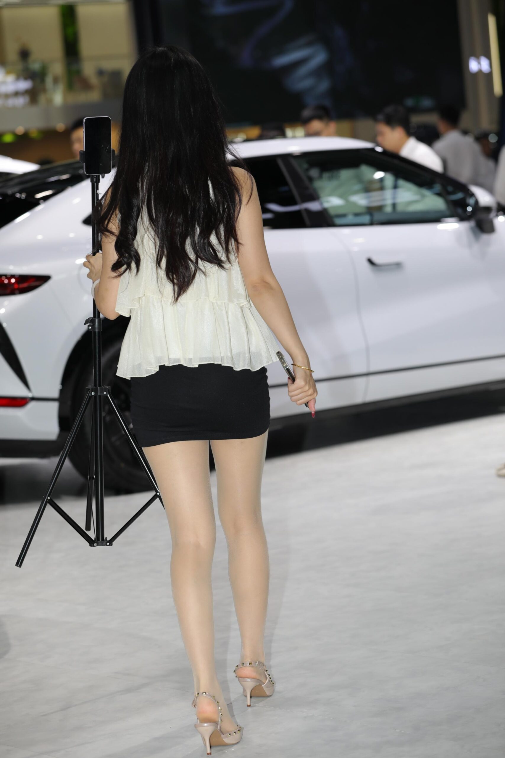 No.9614 黑白搭配温婉美女 [118P-921MB]