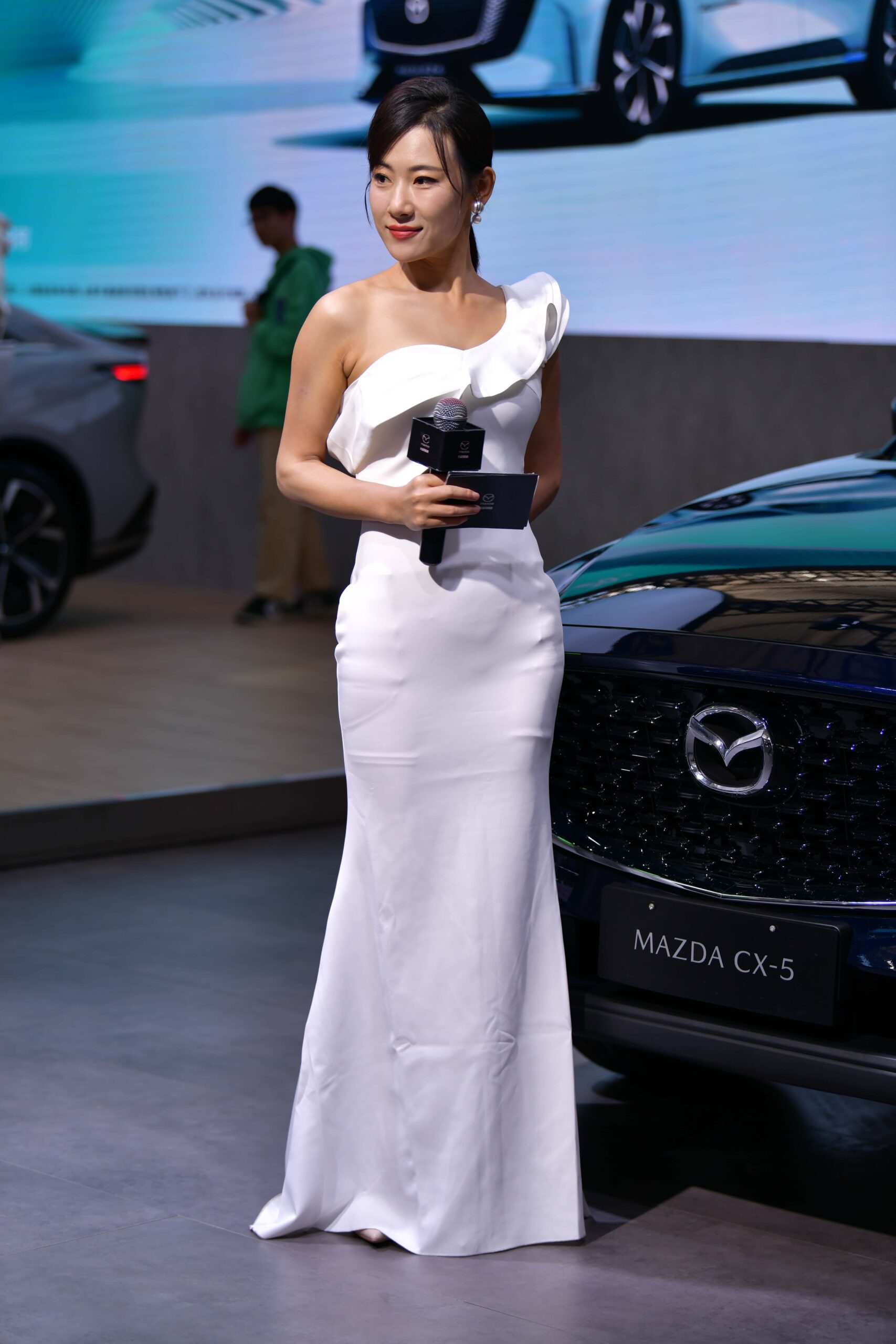 GS-T775  漂亮主持洁白长裙美女  【77P  1.37G】