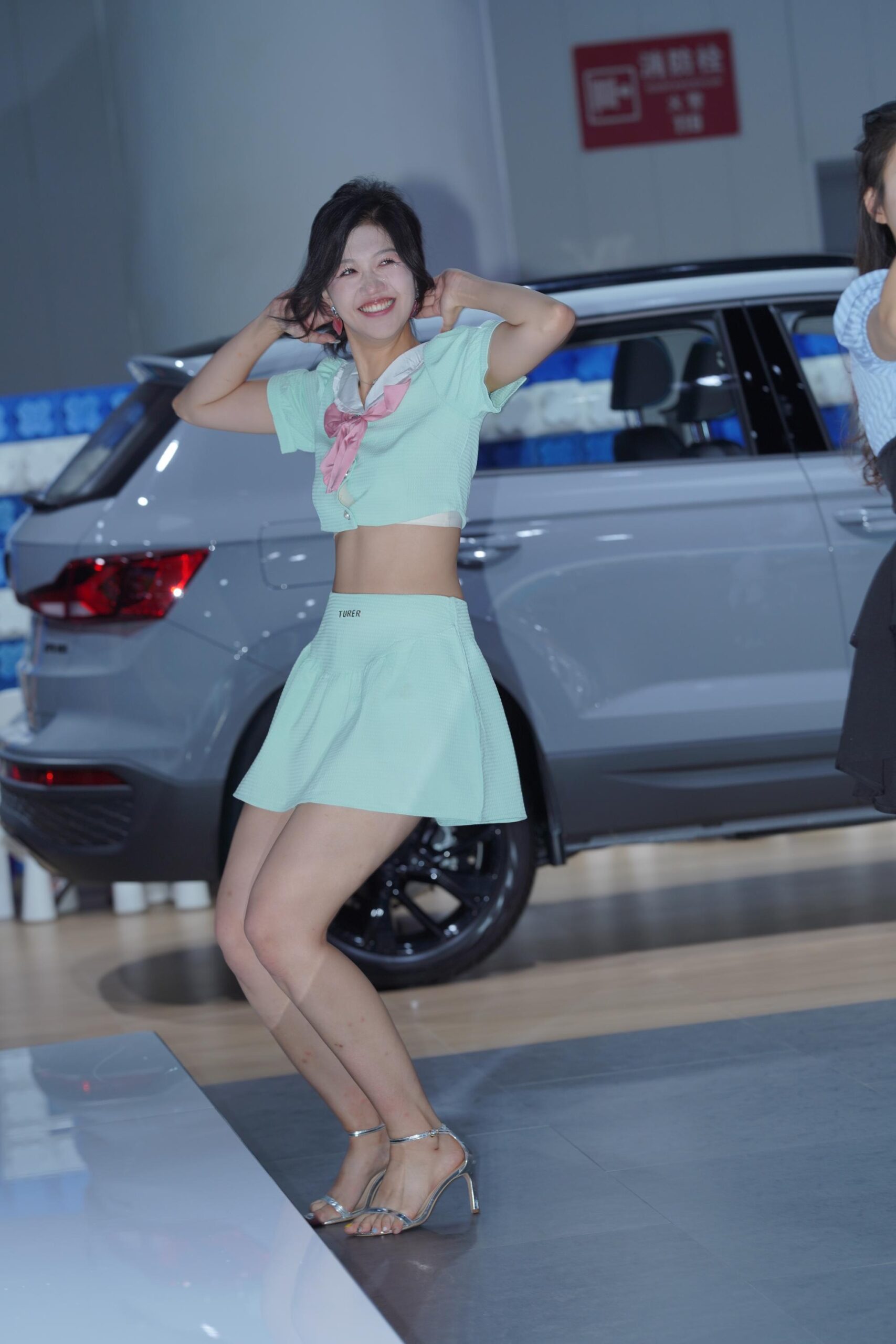 No.9639 青春甜美车模 [113P1V-1.78GB]