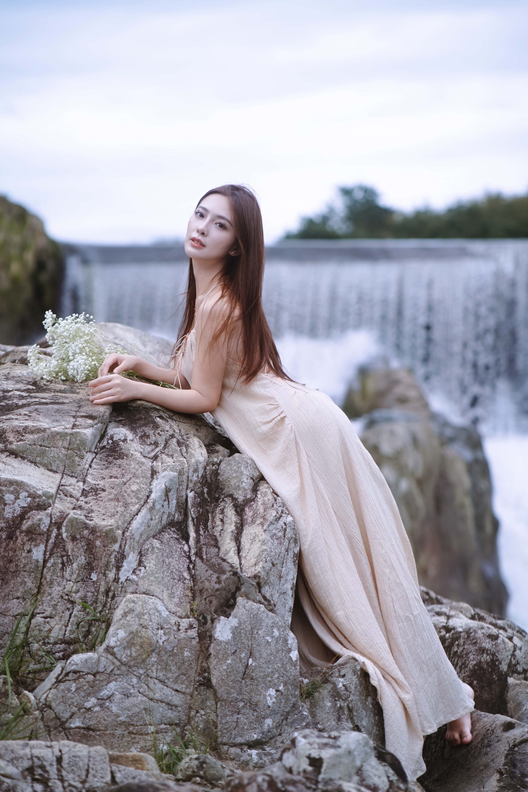 GS-Y0231 瀑边仙踪：麻裙少女的秘境 颖儿YY [42P-1.53GB]