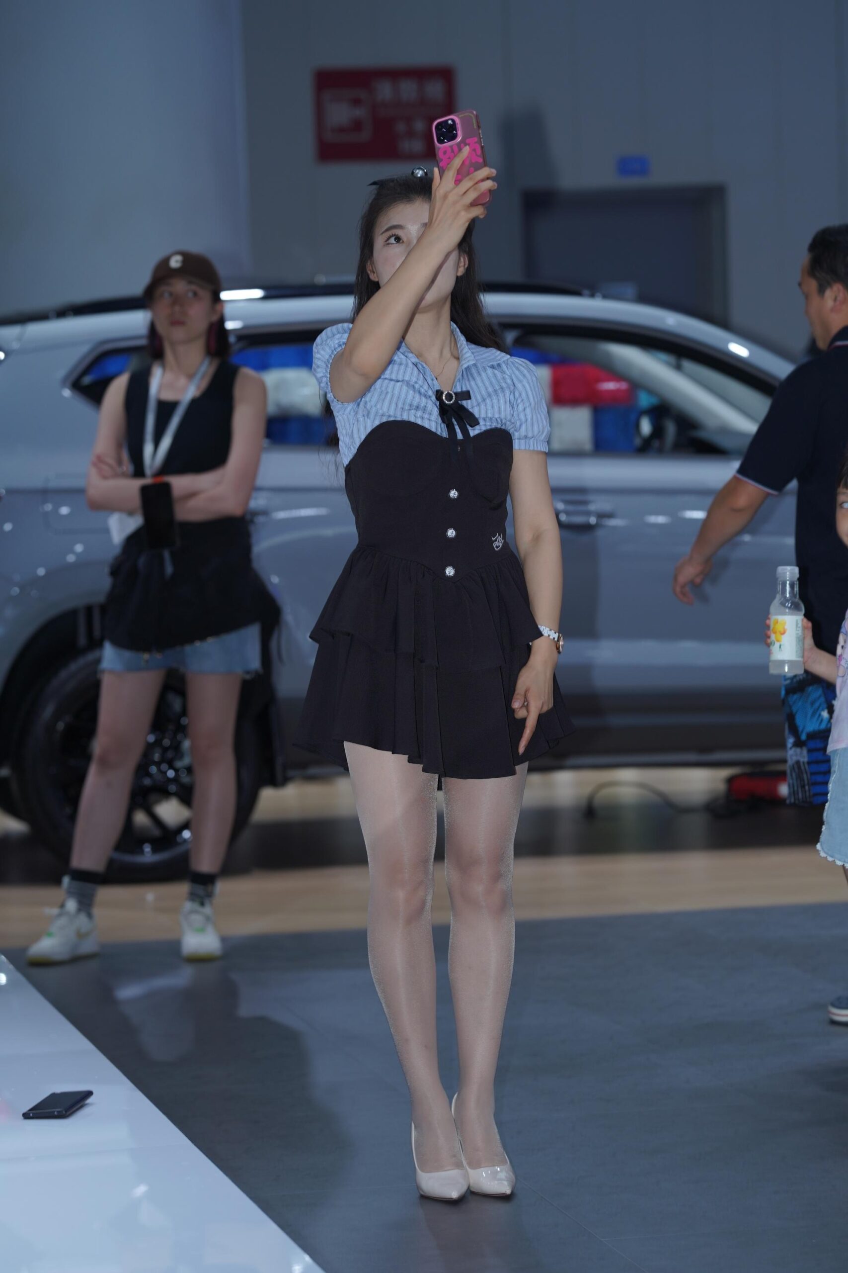 No.9639 青春甜美车模 [113P1V-1.78GB]