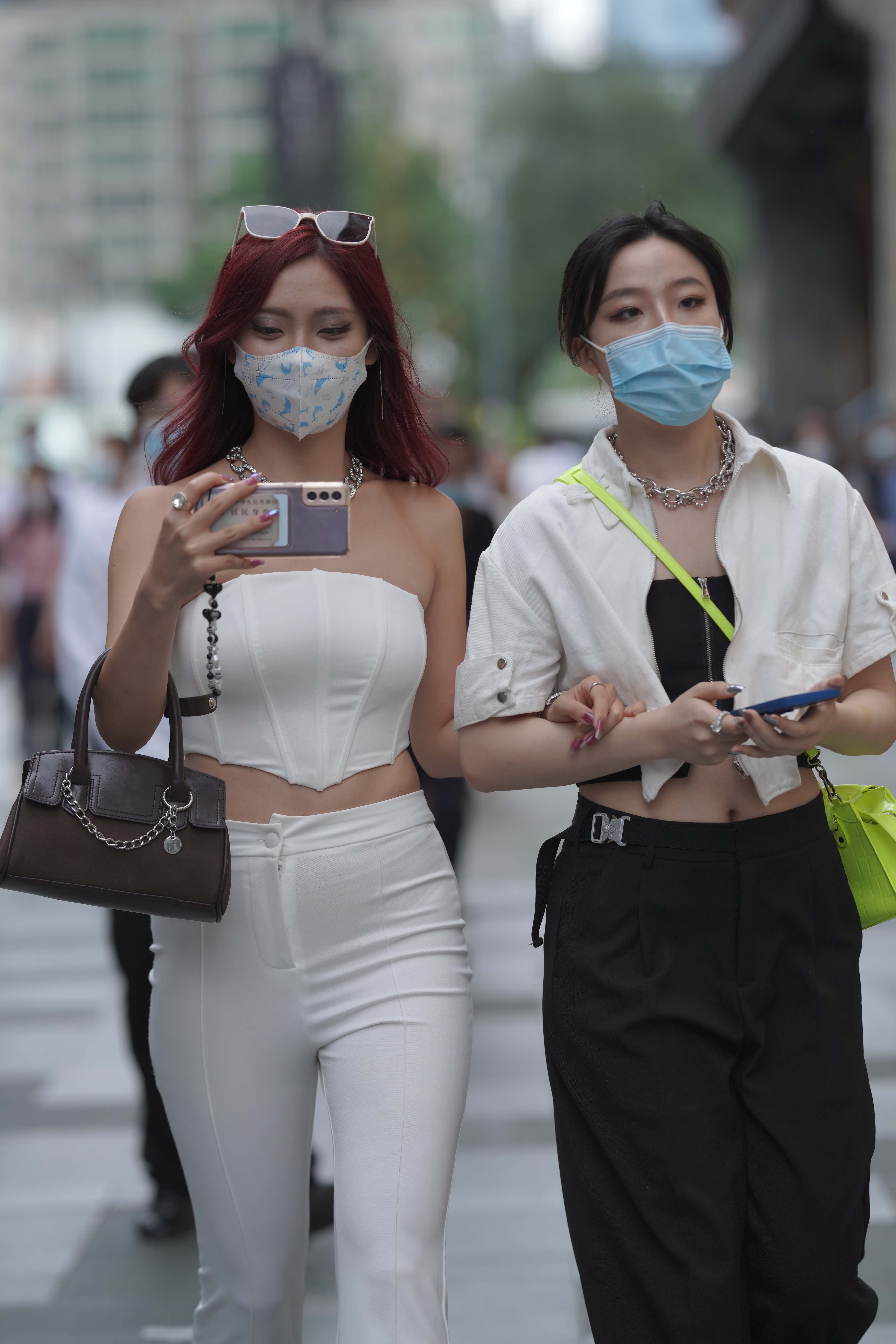 GS-T839 街拍白长裤小姐姐 【90P 1.00G】