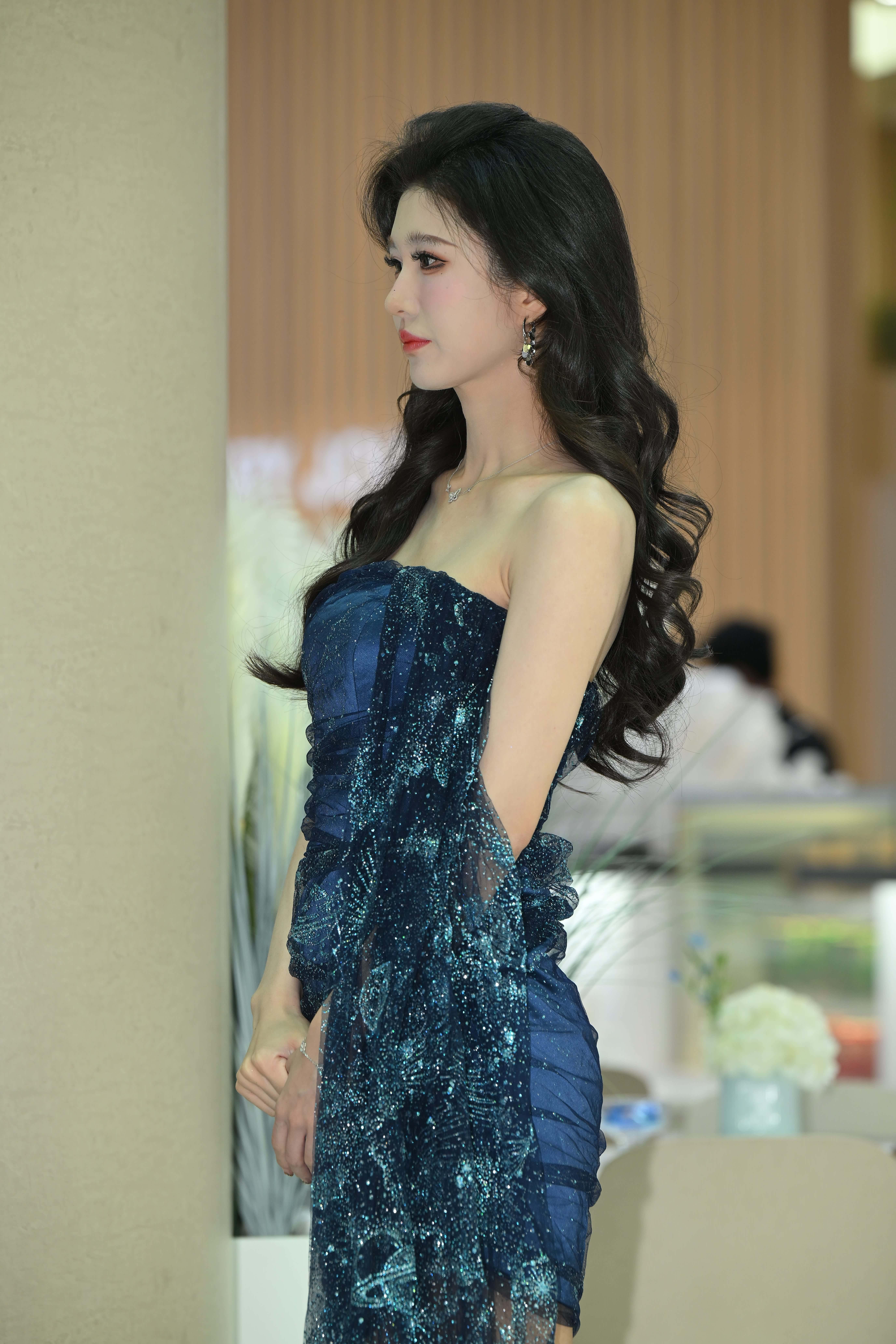 No.9787 网红婕妤美足 [181P-4.14GB]