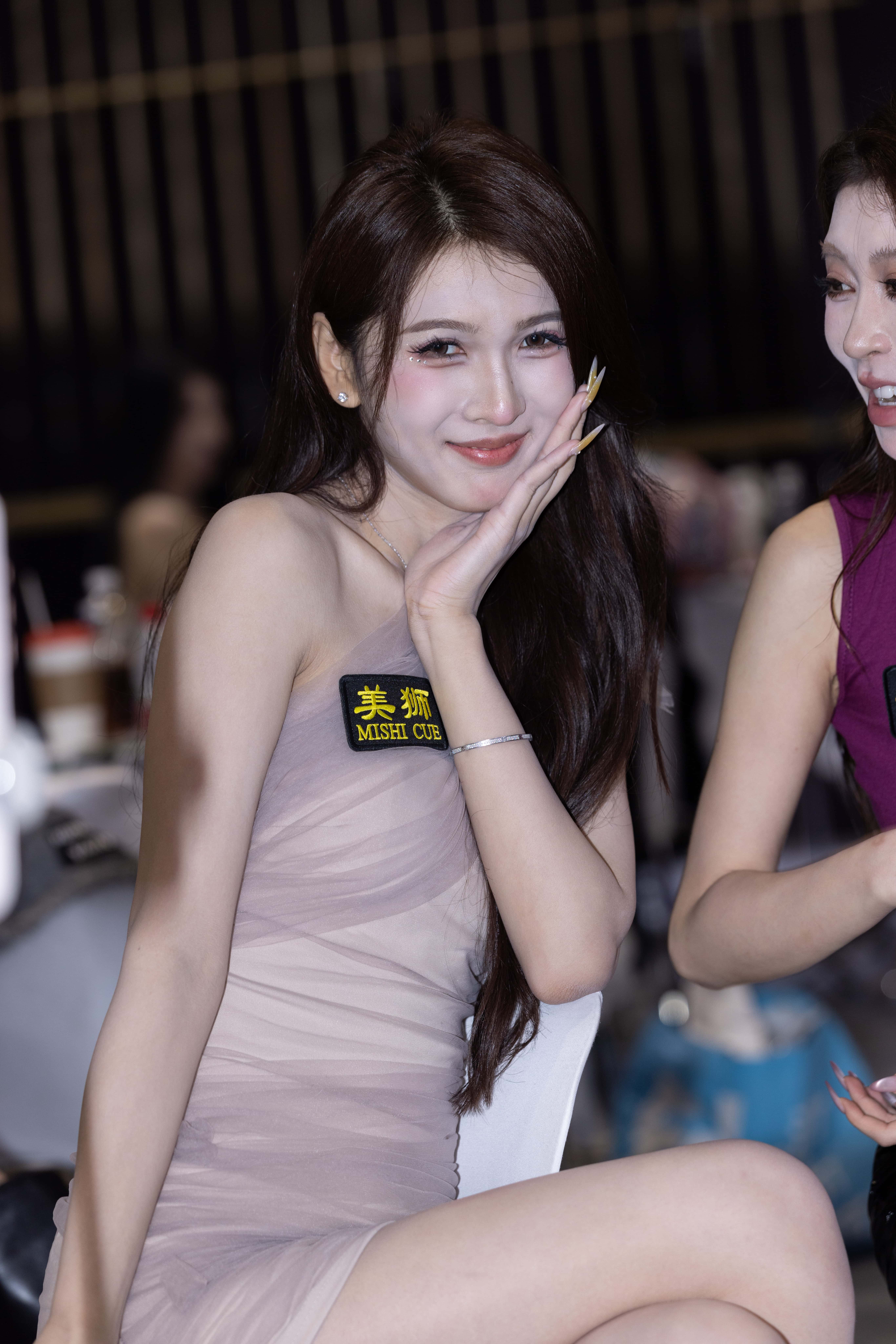 No.9861 网红车模蔡悦高跟美足 [104P-908MB]