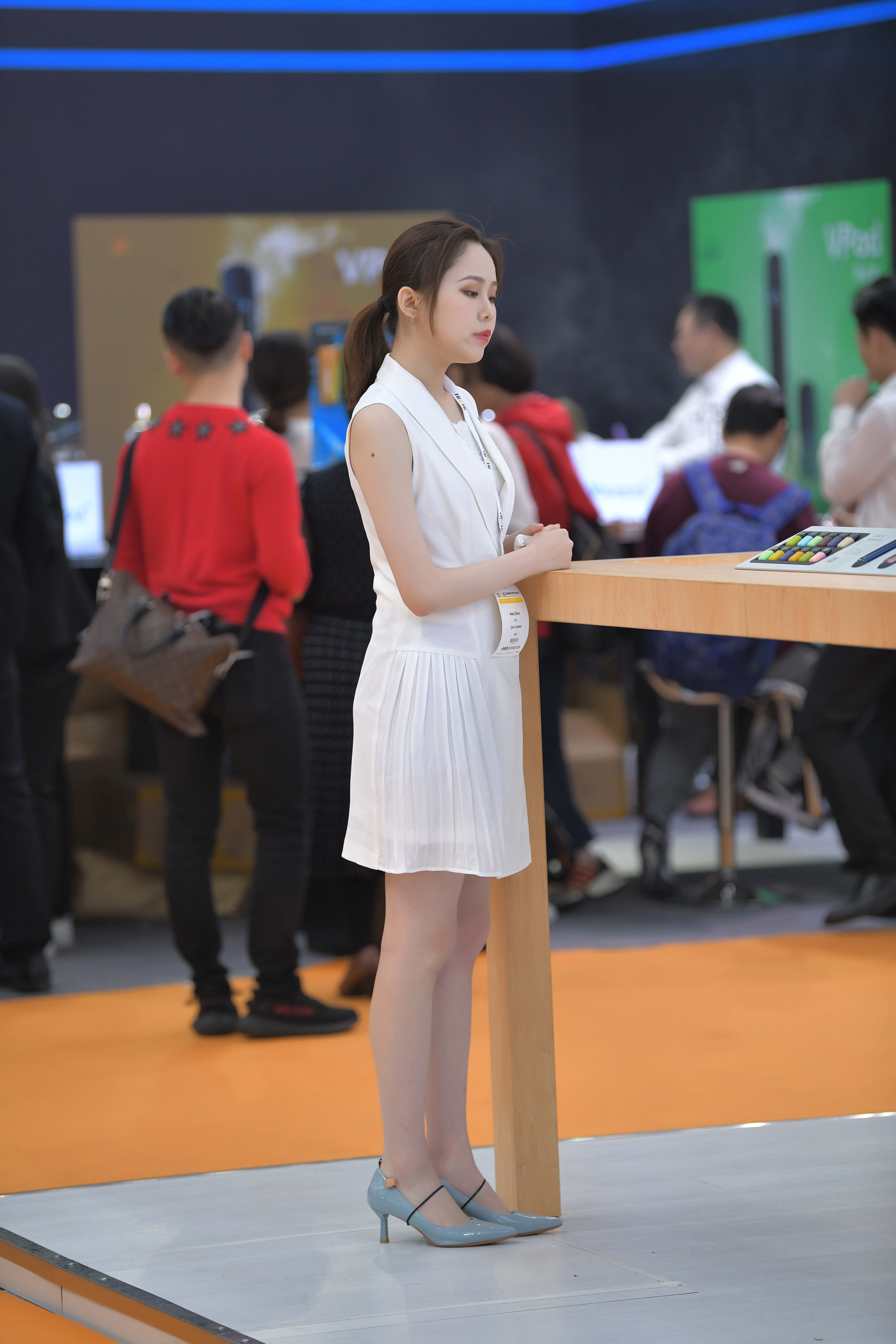 GS-K205 胖嘟嘟脸，好纯，好耐看的妹子 【31P 643M 】