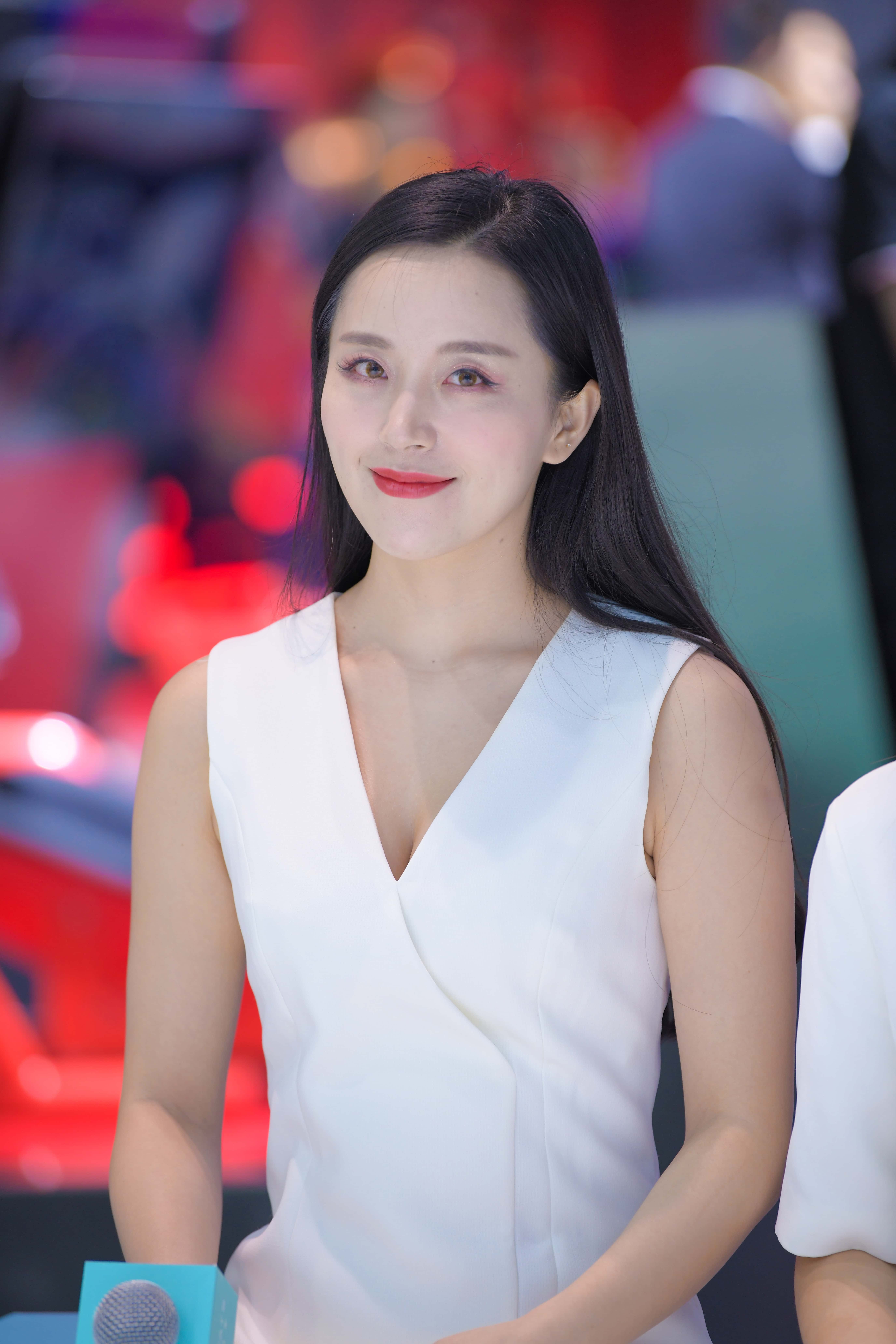 GS-K257 美而有女人味的主持人 【28P 297M】