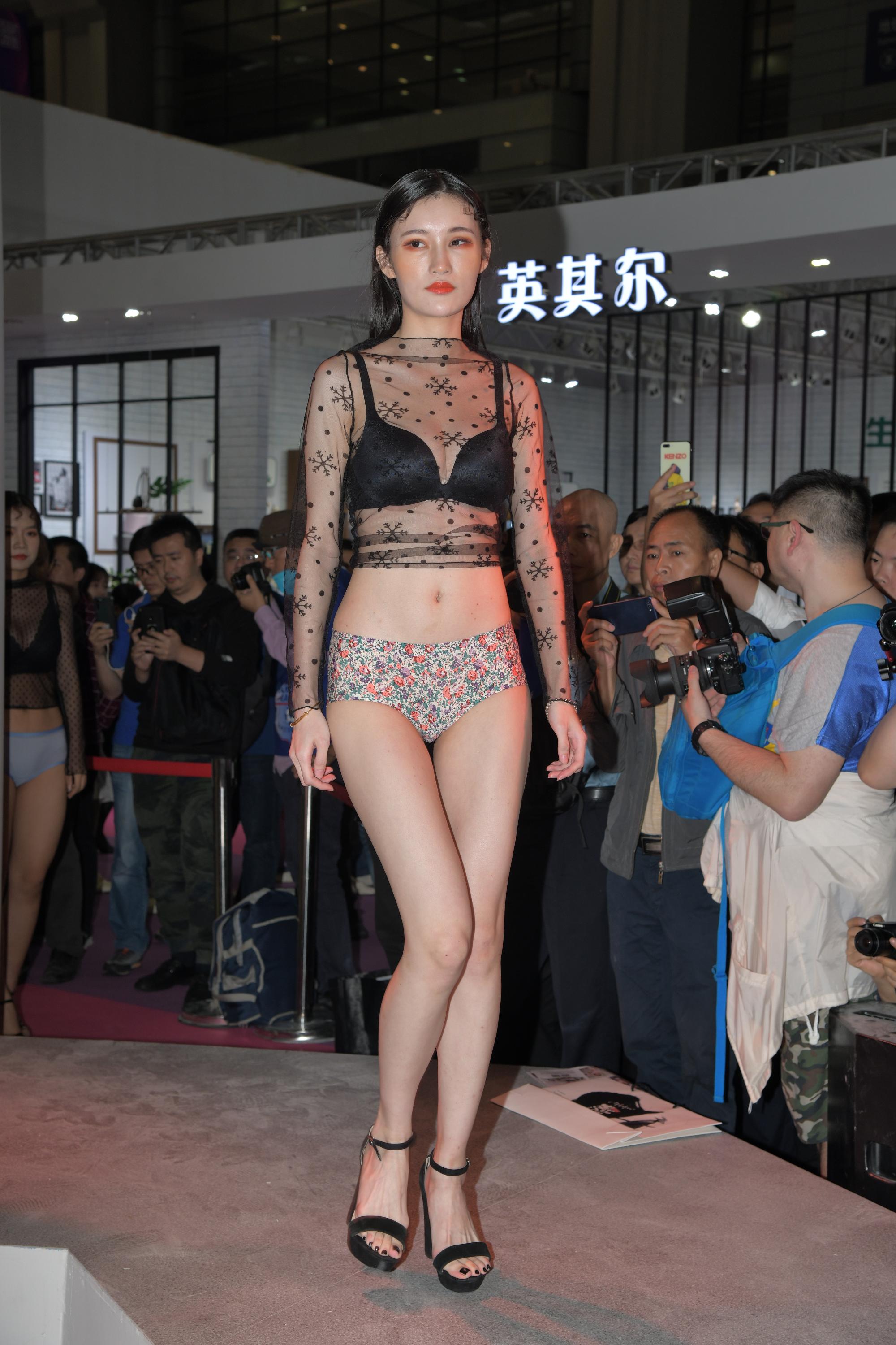 GS-T828  如此近距离欣赏，真是视觉盛宴  【62P  1.68G】