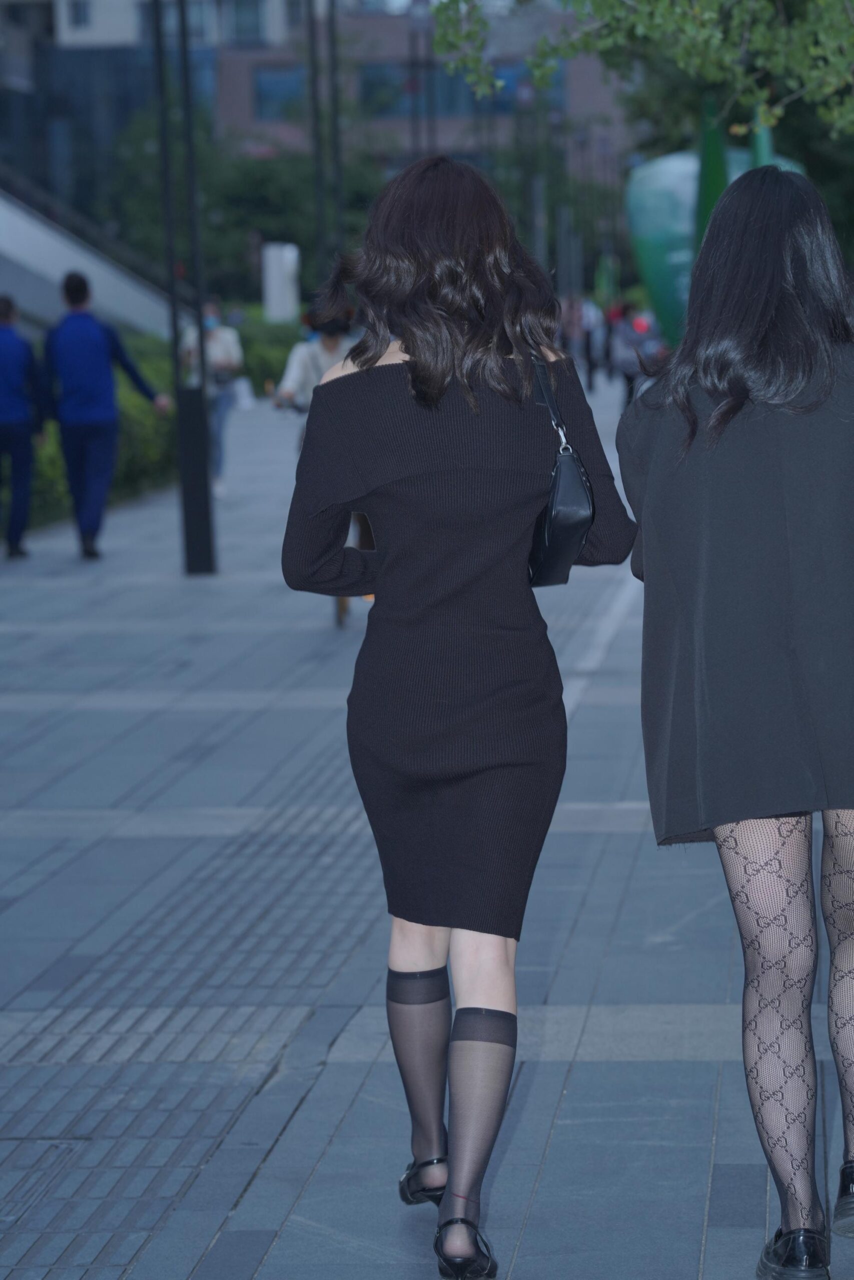 GS-T809   黑丝美腿闺蜜  【112P1V  1.69G】