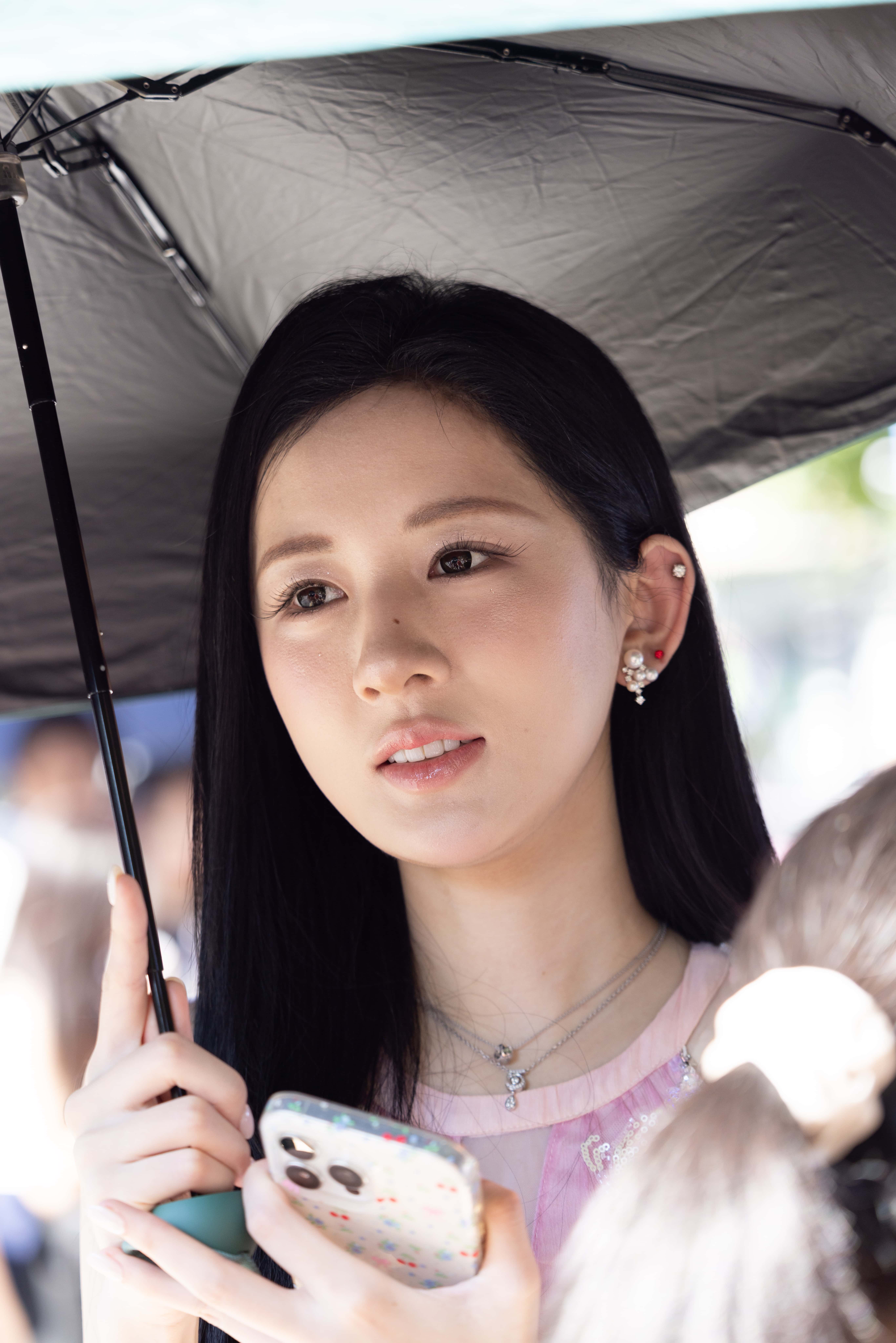 GS-X890 上海时装周-最近某音超火的上海街拍网红六个馒头 【163P 1.75G】