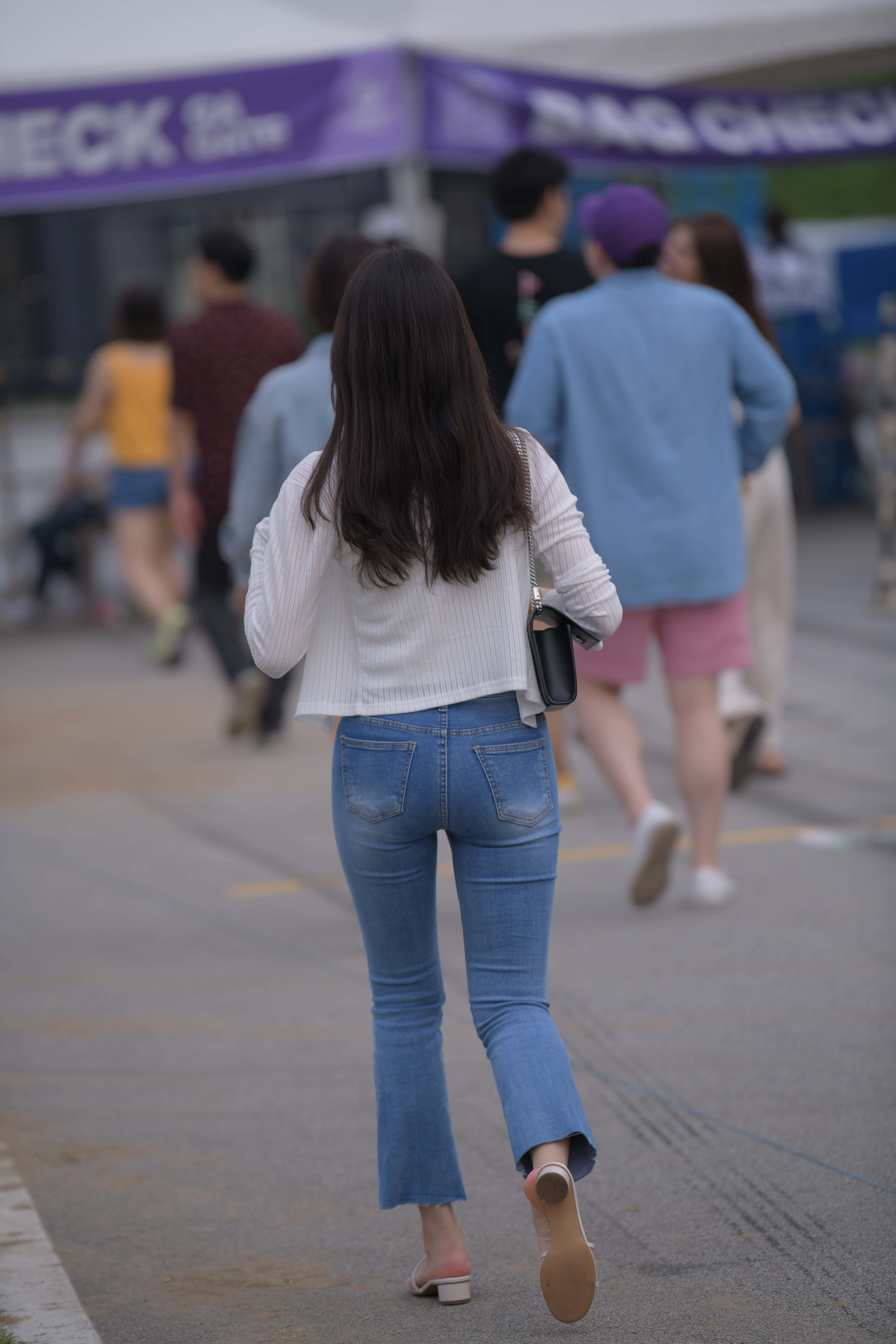 GS-T821  街拍紧身蓝牛气质美女  【31P  708M】