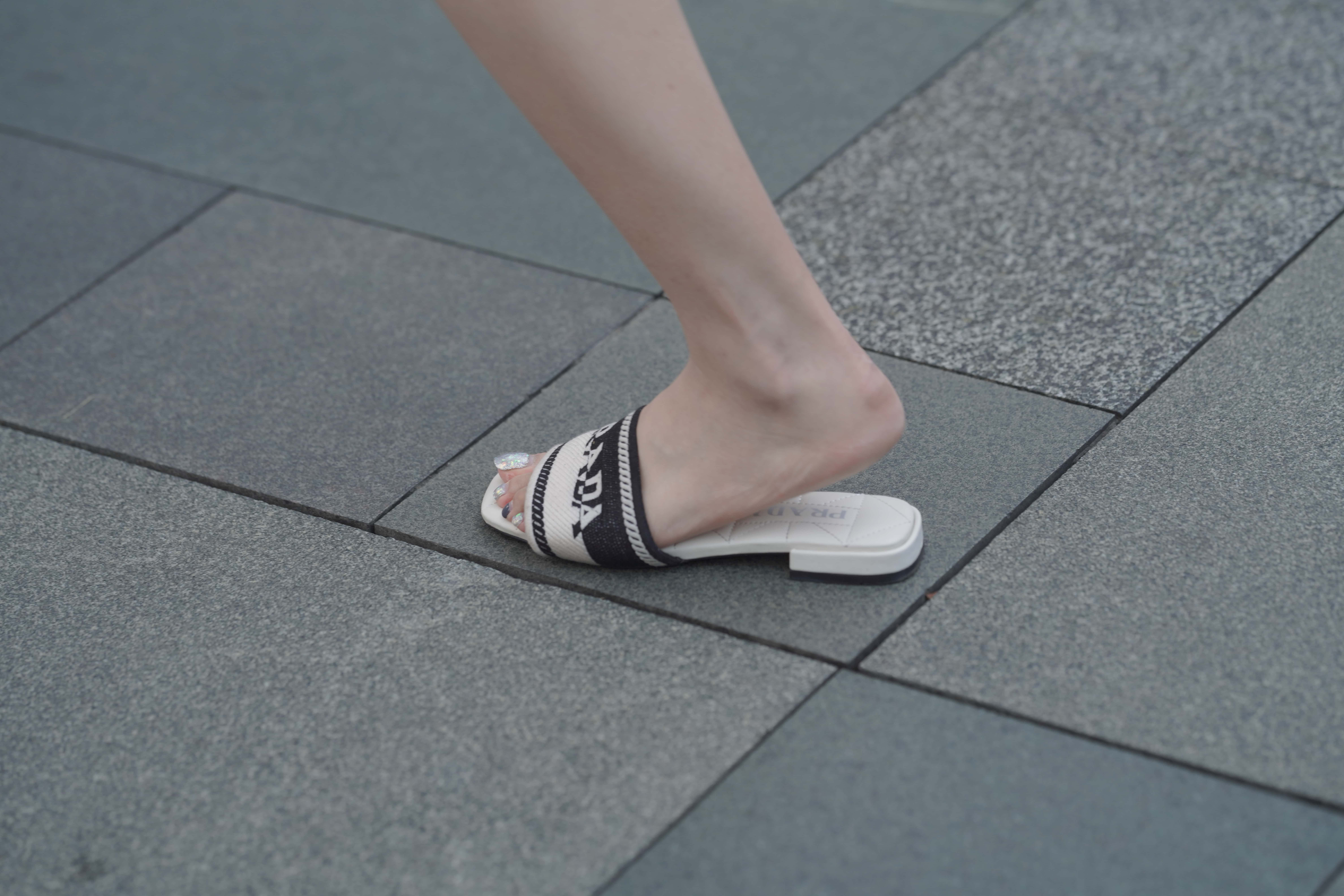 No.5842（No.7534） 爱笑的美女 [75P-811MB]