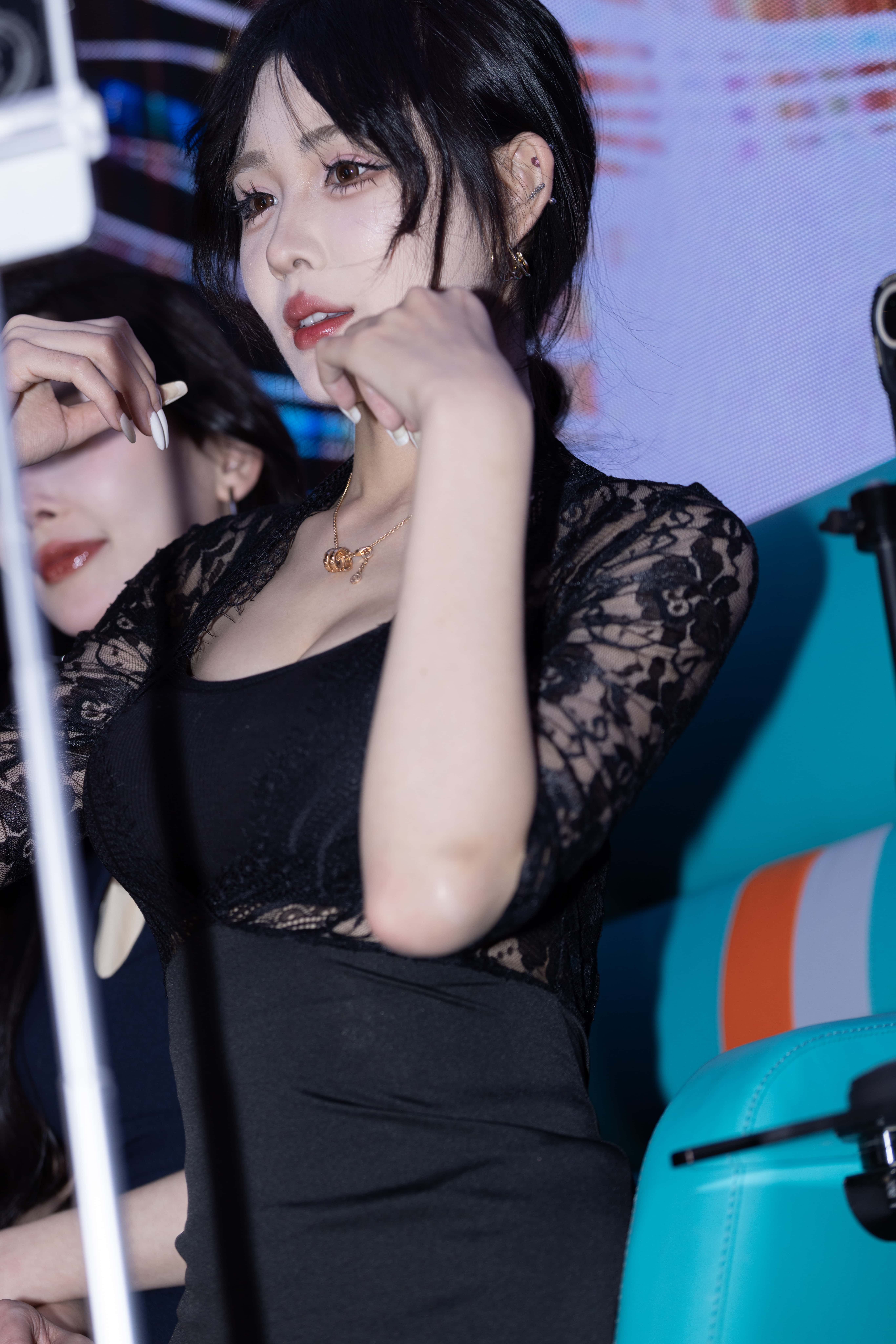 No.9828 黑色性感主播 [96P-767MB]