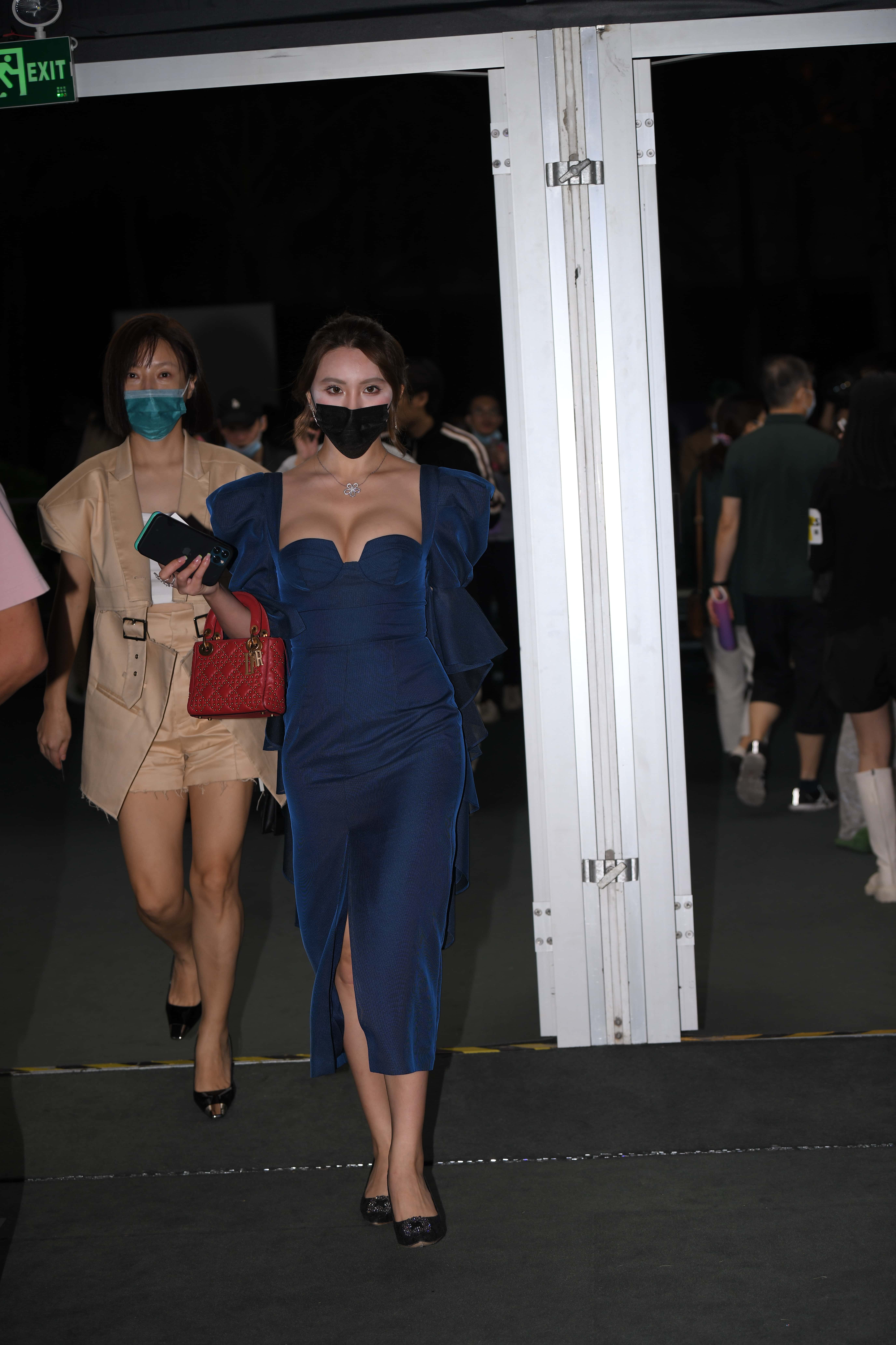 GS-X873 时装周的蓝裙美女 【66P 1.46G】