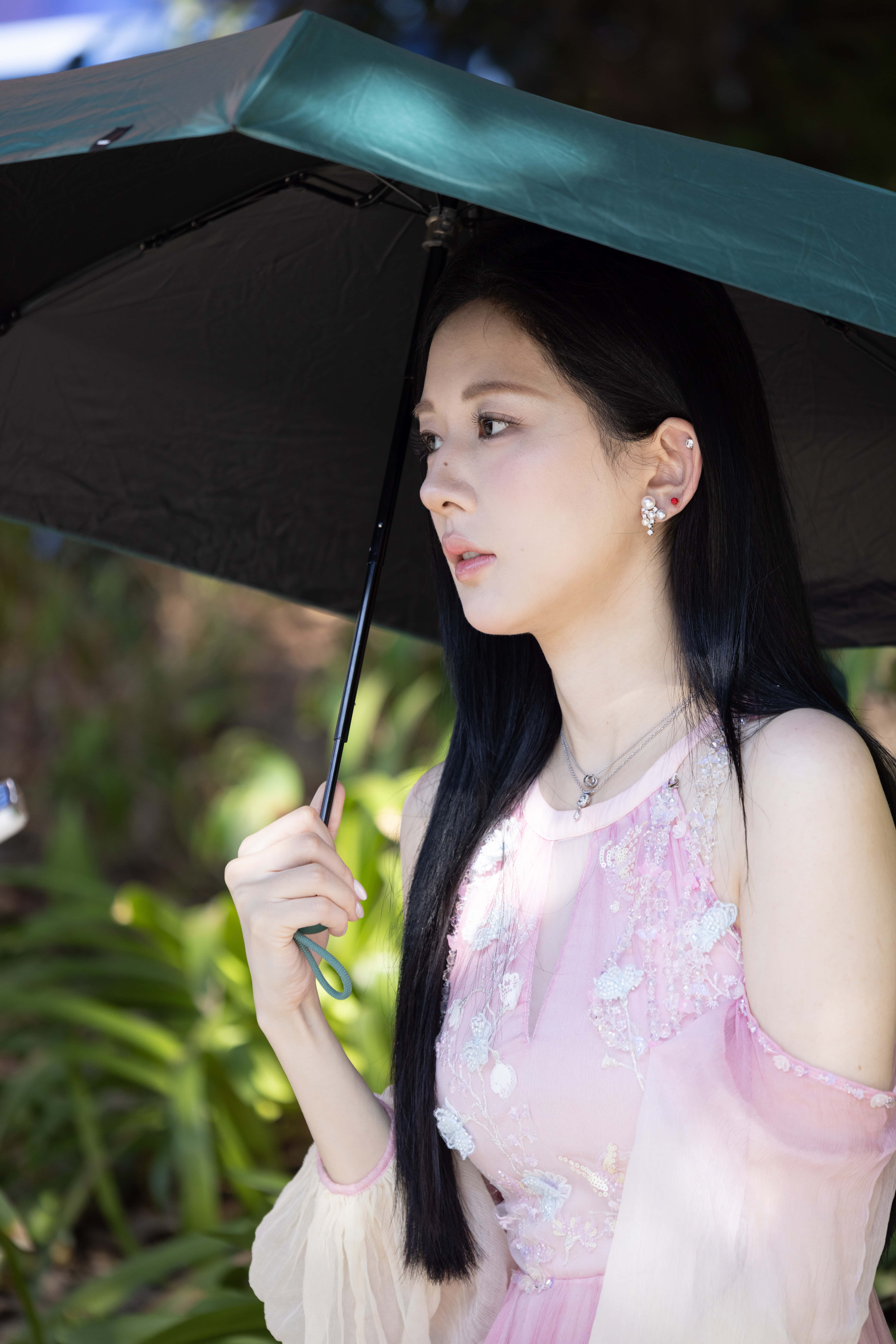 GS-X890 上海时装周-最近某音超火的上海街拍网红六个馒头 【163P 1.75G】