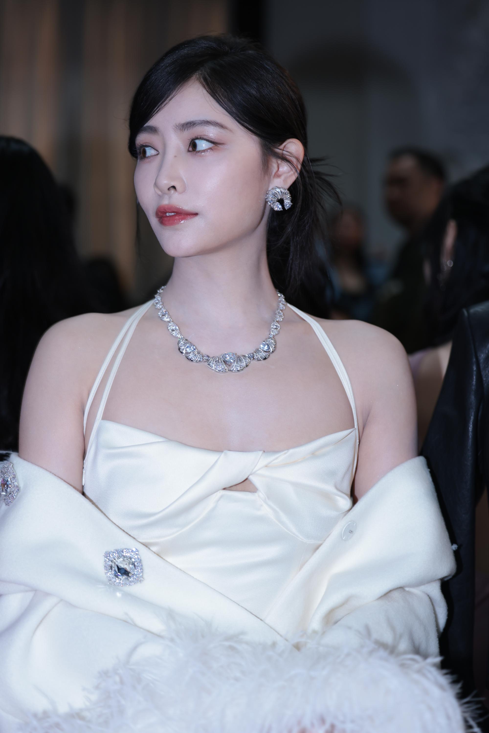 No.9809 优雅白裙 [96P-944MB]