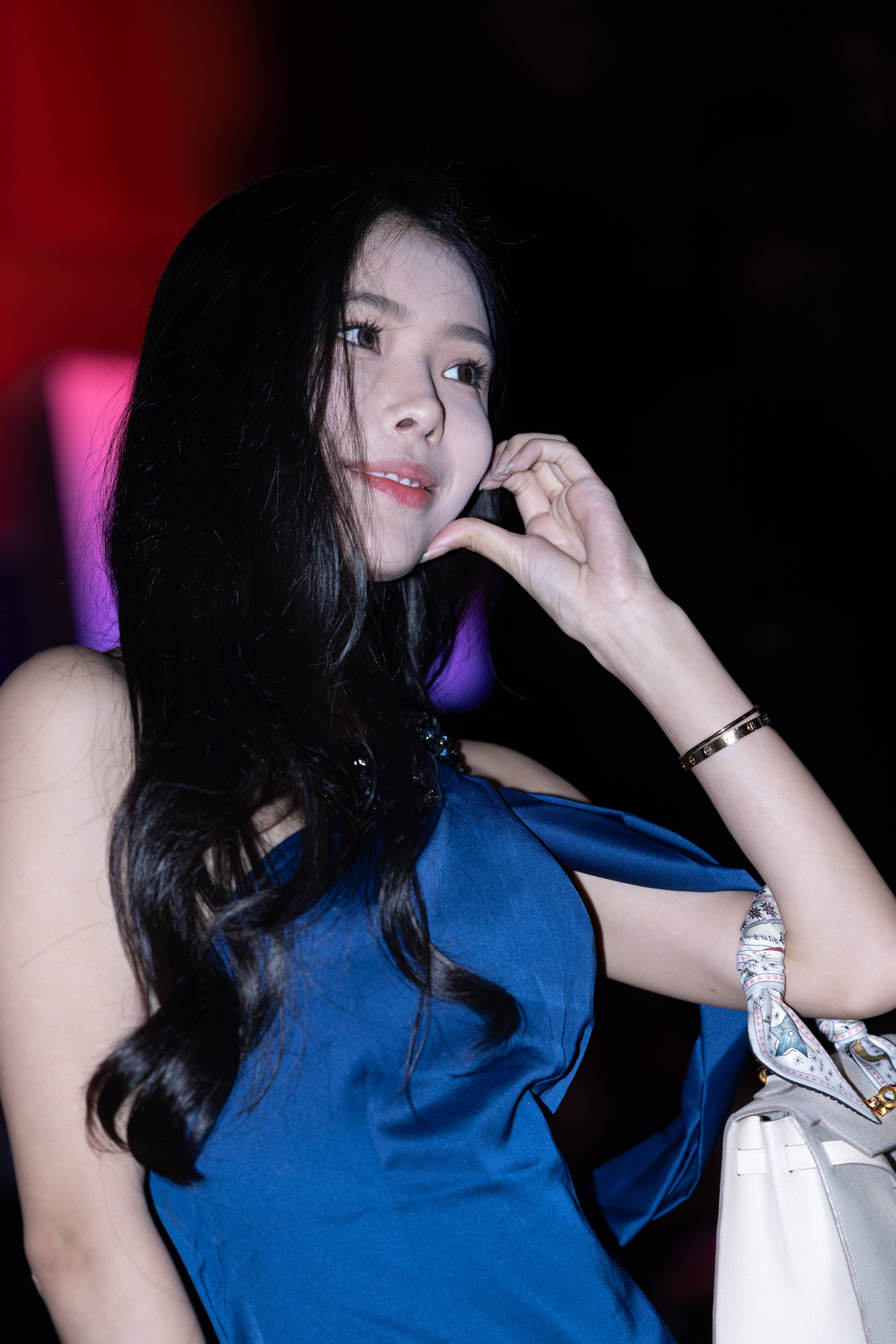 No.9816 蓝裙高跟美女 [104P-780MB]