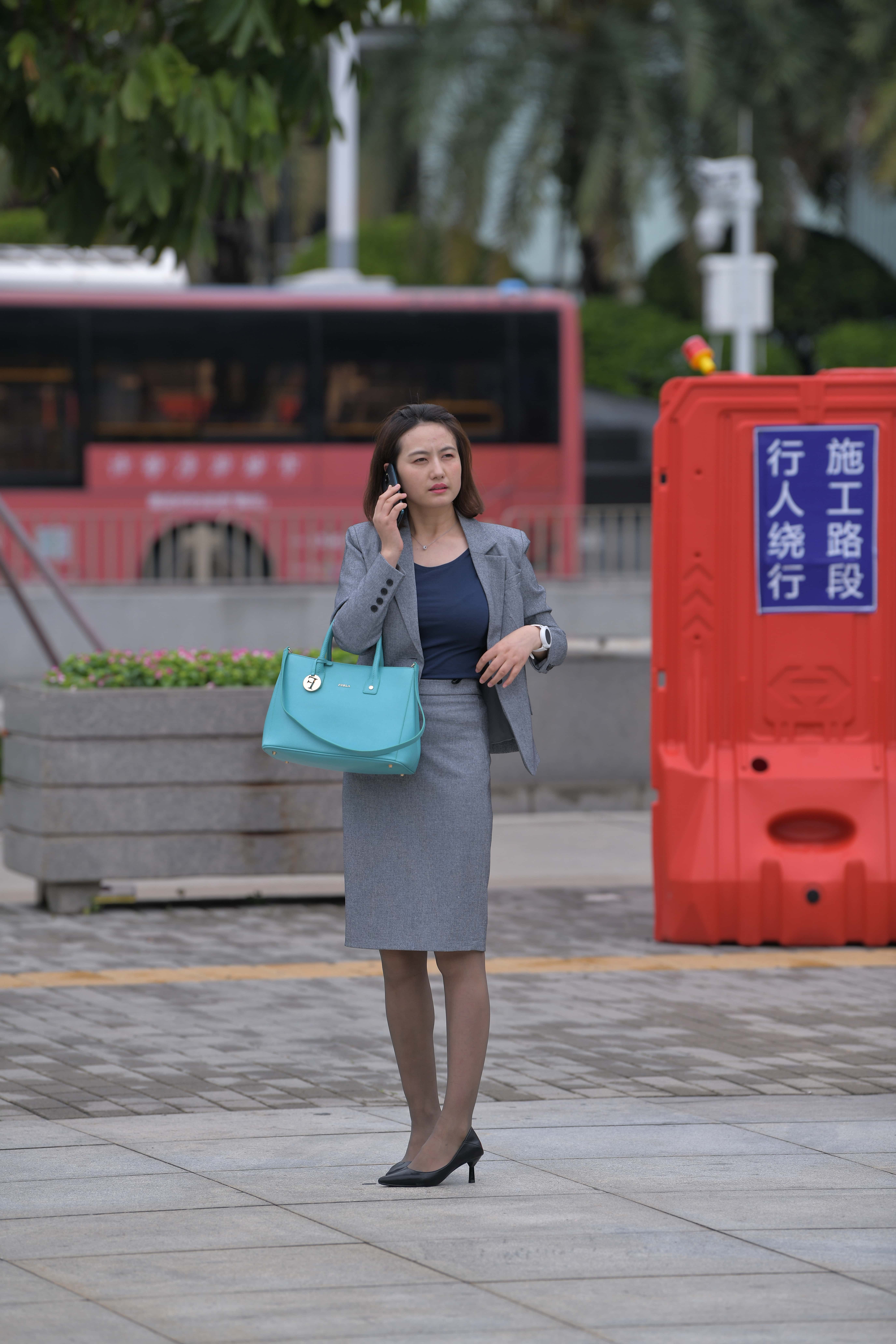 GS-K220 寂寞的灰丝袜职工【52P 664M】