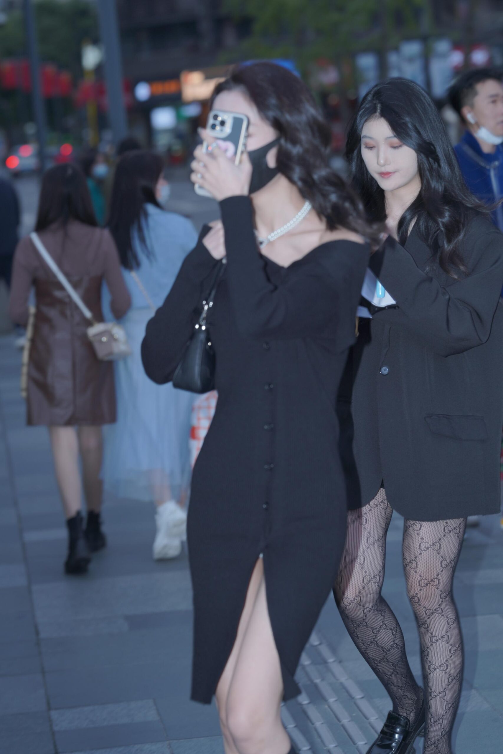 GS-T809   黑丝美腿闺蜜  【112P1V  1.69G】