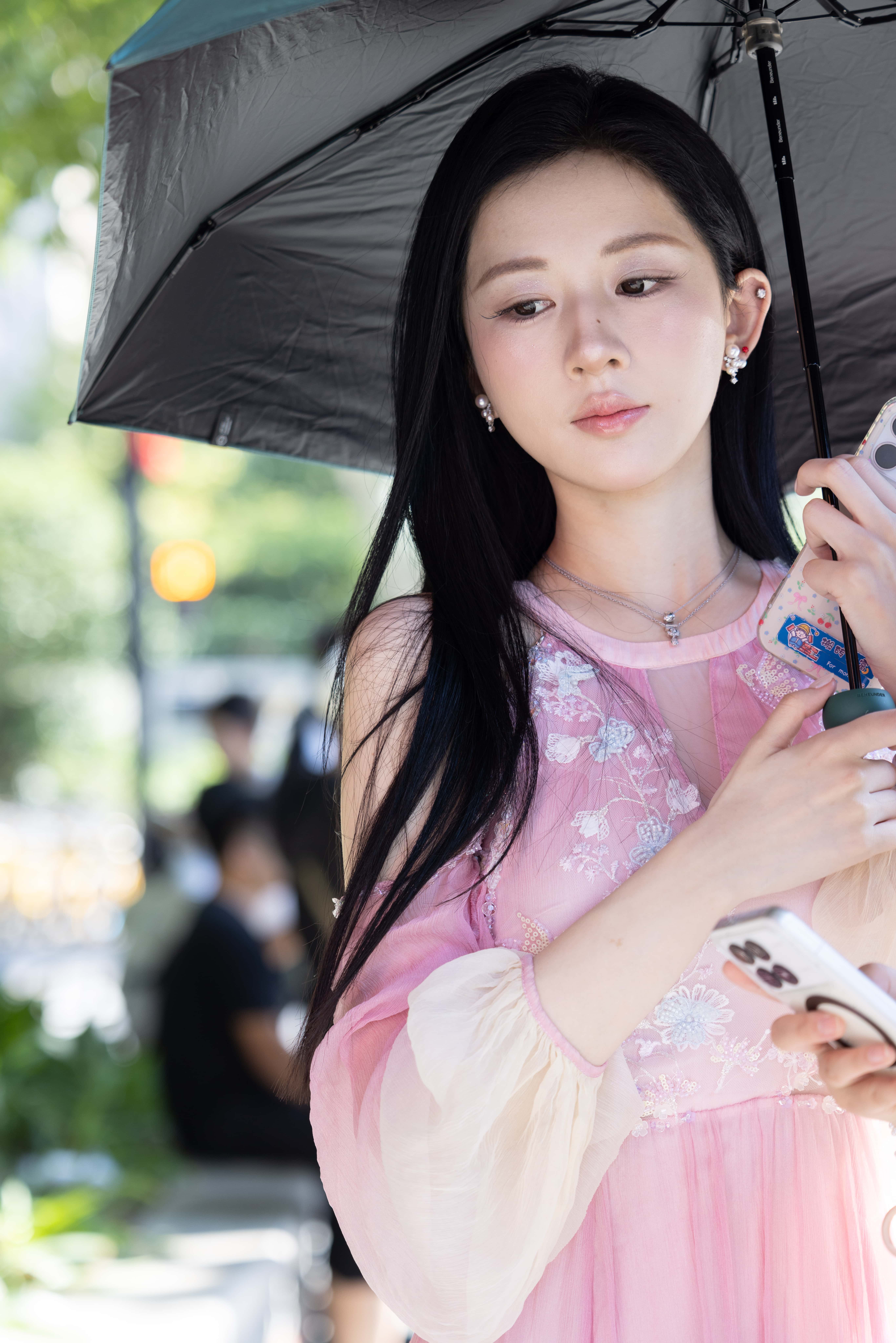 GS-X890 上海时装周-最近某音超火的上海街拍网红六个馒头 【163P 1.75G】