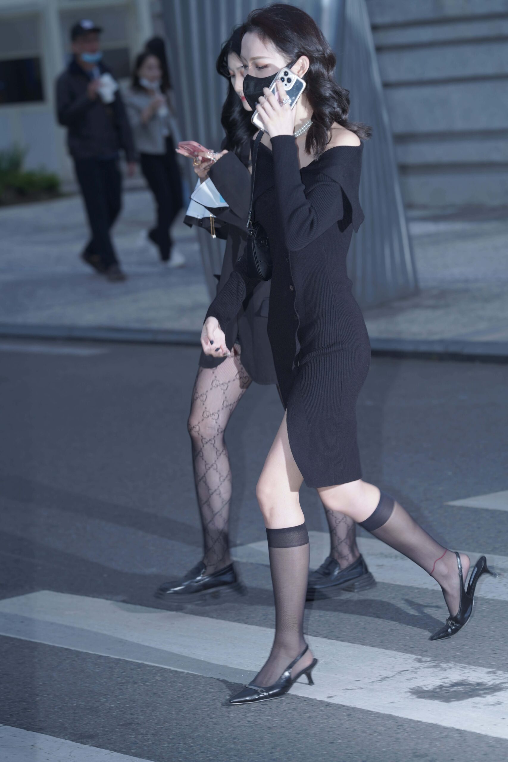 GS-T809   黑丝美腿闺蜜  【112P1V  1.69G】