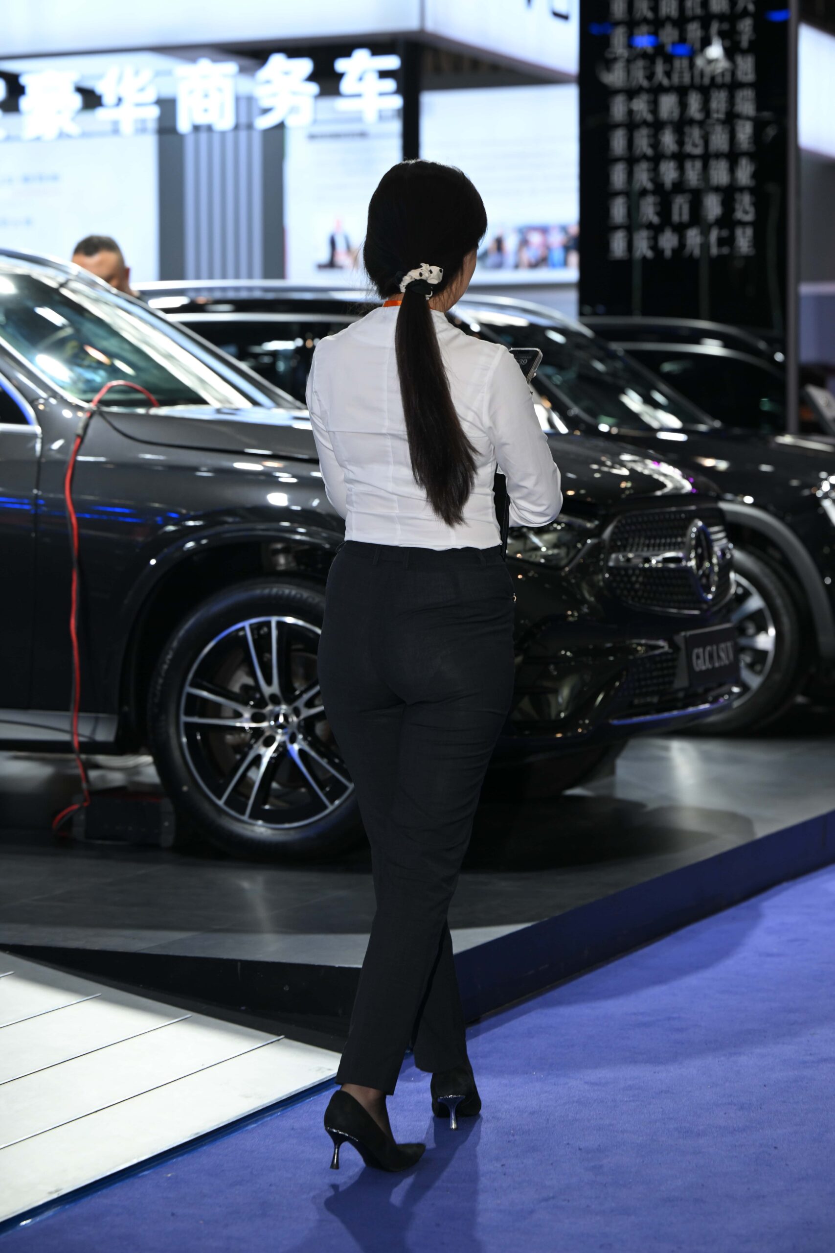 GS-X828 长裤，白衬衫的售车美眉 【61P 1.07G】