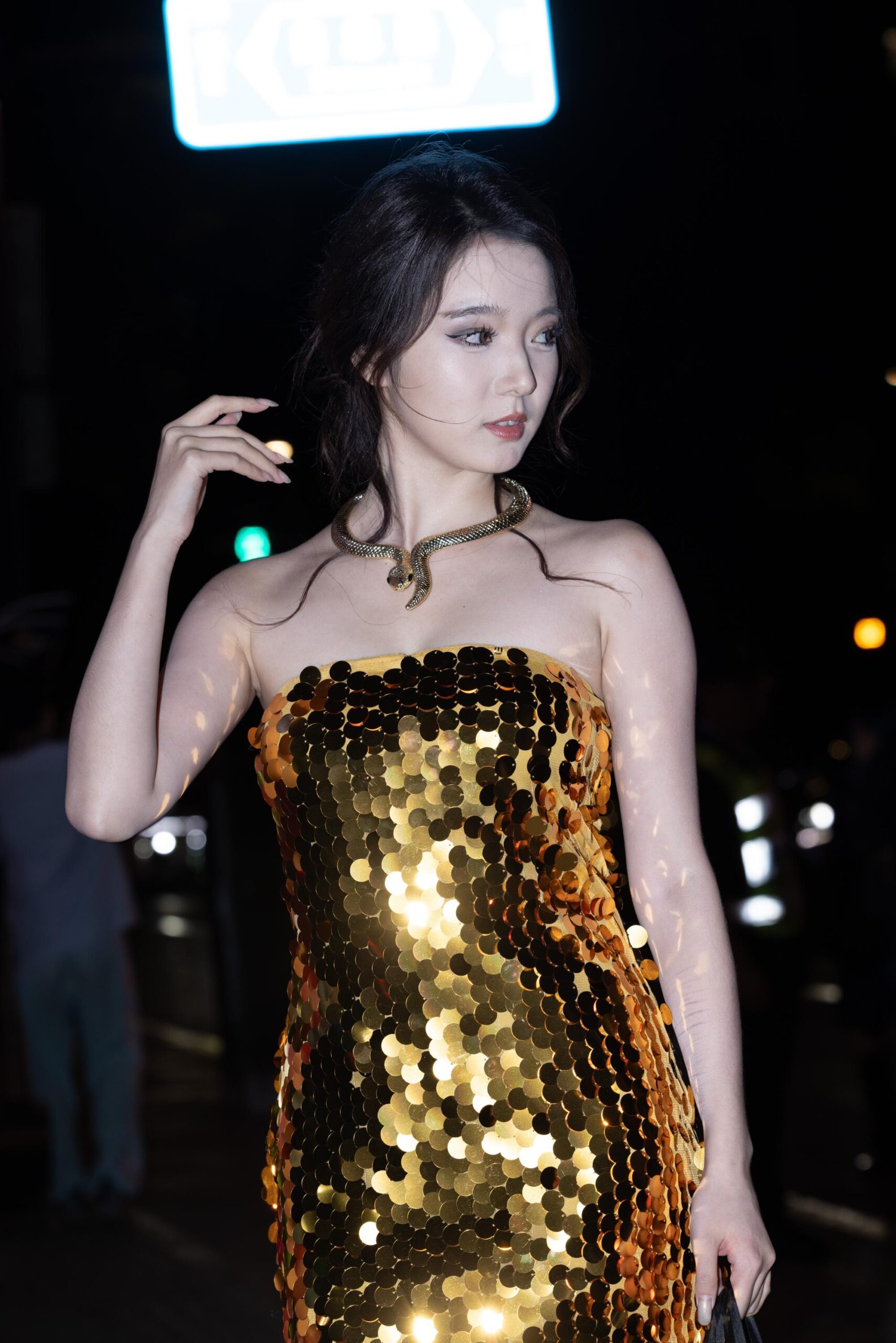 No.9737 金色战袍白皙小姐姐 [174P-1.31GB]