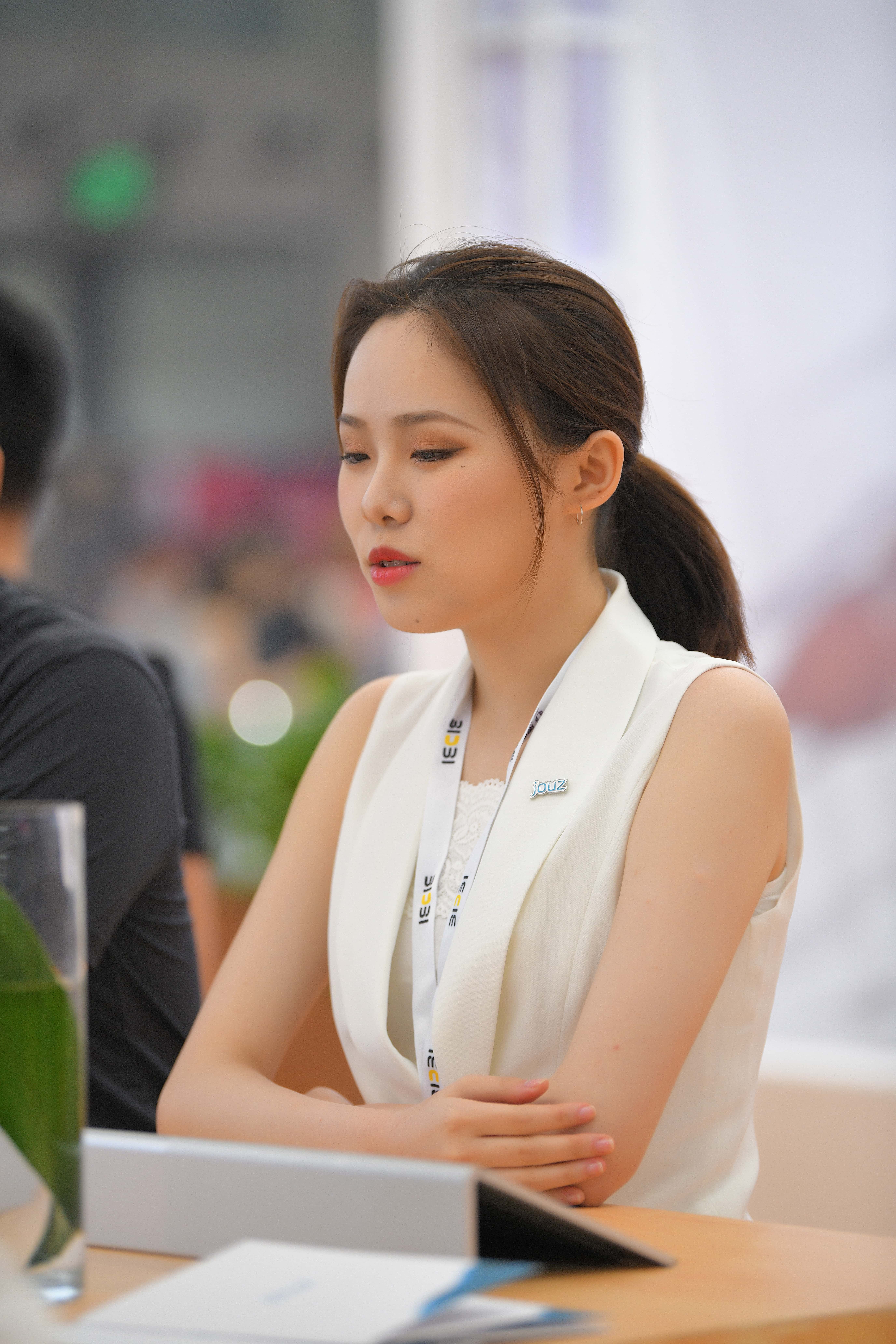 GS-K205 胖嘟嘟脸，好纯，好耐看的妹子 【31P 643M 】