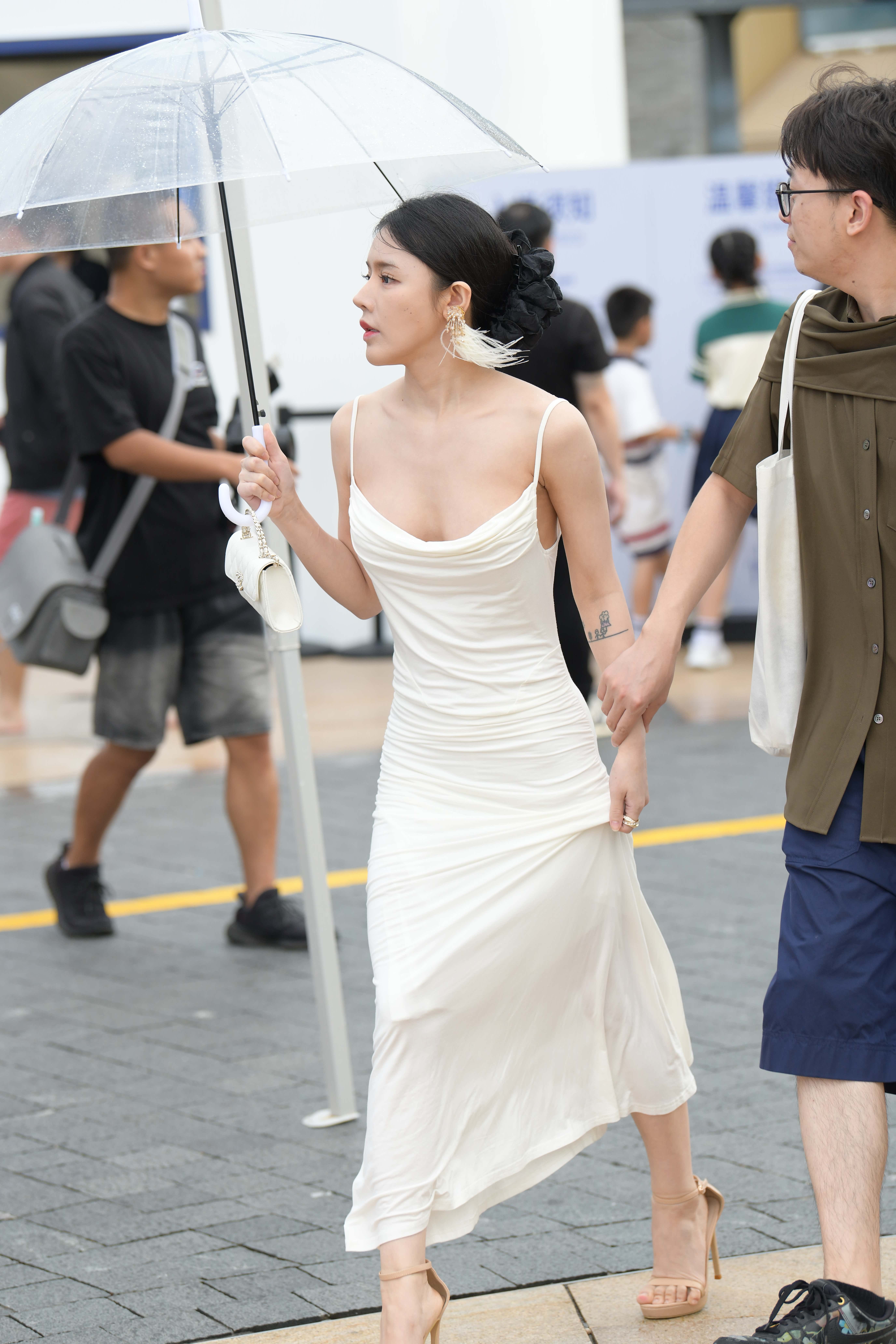 No.9862 低胸丰满性感女友 [111P-2.41GB]