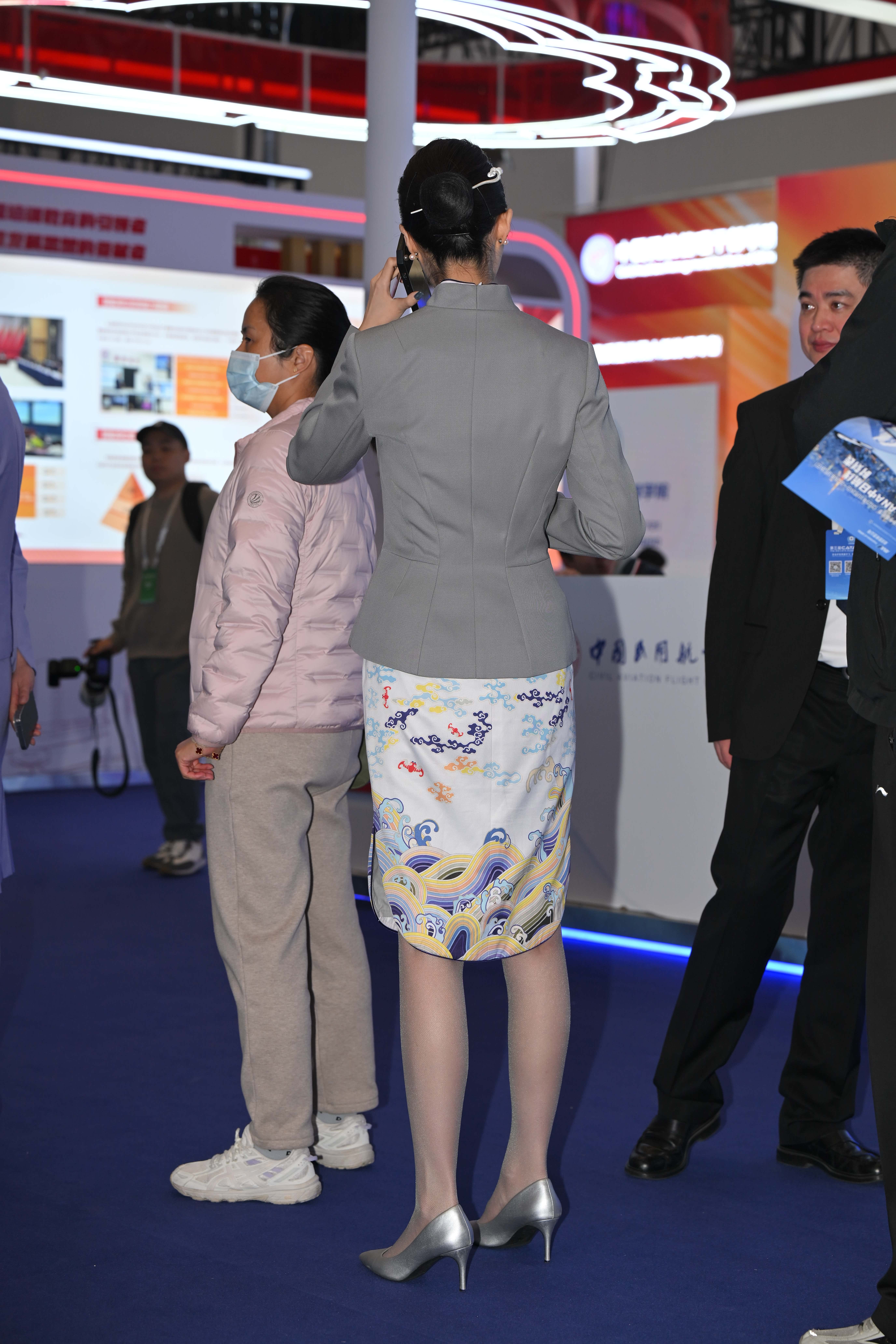 No.9851 高级乘务长 [90P-2.06GB]