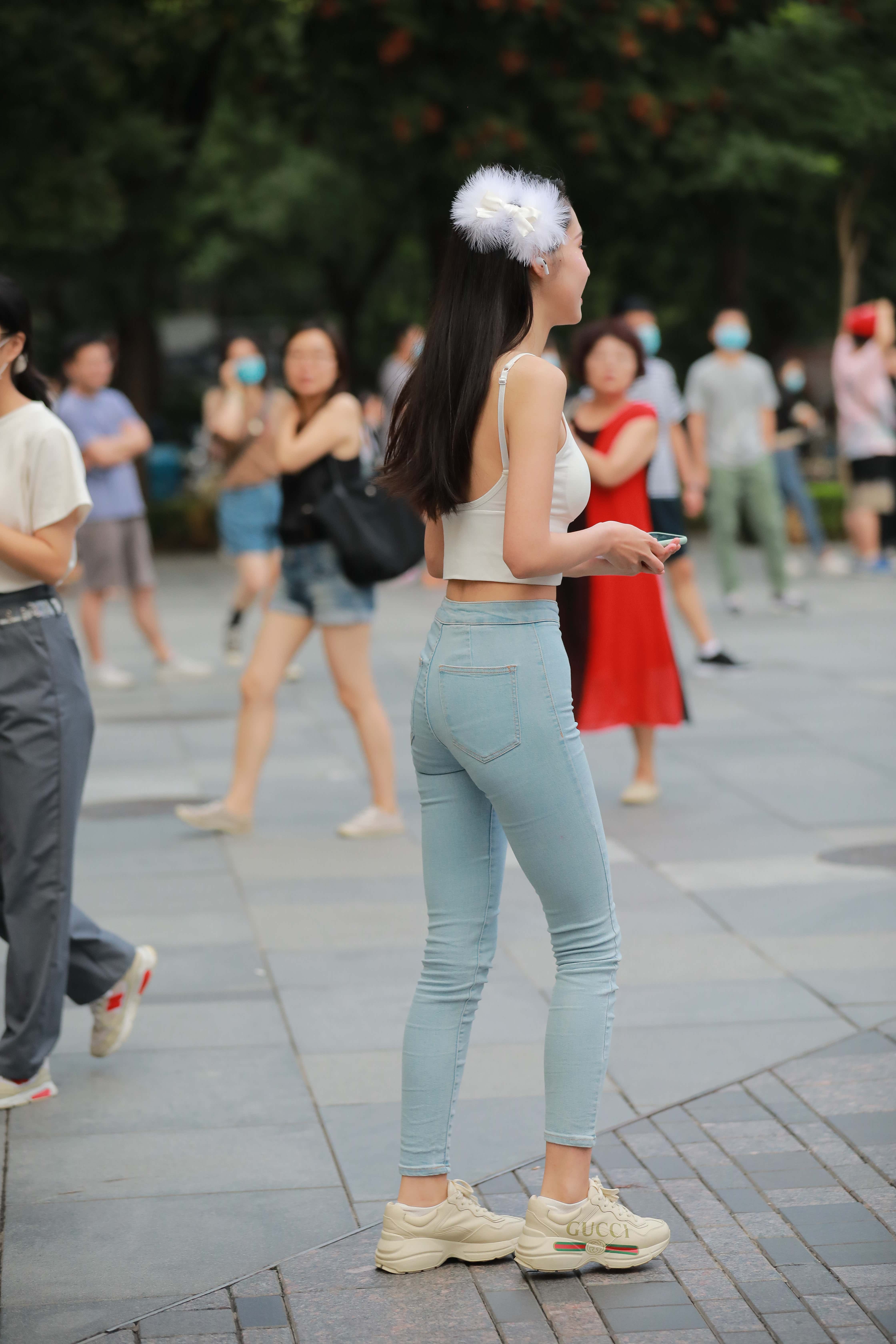 No.5469 玻璃街拍作品 - 紧身牛仔裤小仙女 [98P1V-1.92GB]